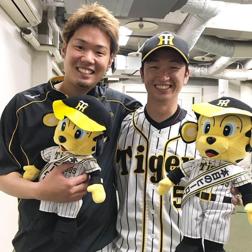 阪神タイガースさんのインスタグラム写真 - (阪神タイガースInstagram)「今日のヒーロー西投手＆近本選手‼️ #西勇輝 選手 #ナイスピッチング #ナイスバッティング ✨ #近本光司 選手 #逆転3ランホームラン #ナイスバッティング ✨ #今日のヒーロー #todayshero  #阪神タイガース #ぶち破れオレがヤル」7月21日 21時19分 - hanshintigers_official