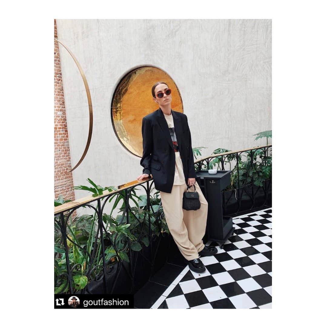 のインスタグラム：「So suave, so LUAVA - @goutfashion さんが掛けていらっしゃるサングラスはLITE SUNシリーズのLUAVA Red/ Goossy Goldです。 #MYKITA #Regram @goutfashion」