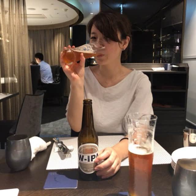 津久井智子さんのインスタグラム写真 - (津久井智子Instagram)「打ち上げの夜 #大阪  #箕面ビール クロスホテル大阪のレストランバーZERO  超穴場です。 コスパ良し、お料理美味しくて 超オススメです。」7月21日 21時32分 - tomokotsukui