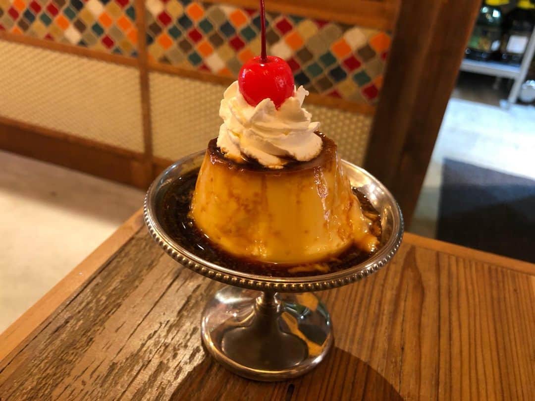 DJ みぃのインスタグラム：「内装もプリン🍮もMENUも全てが可愛かった🥺💕 #トキオナ #プリン #カフェでのプリンもええね  #cafetokiona」