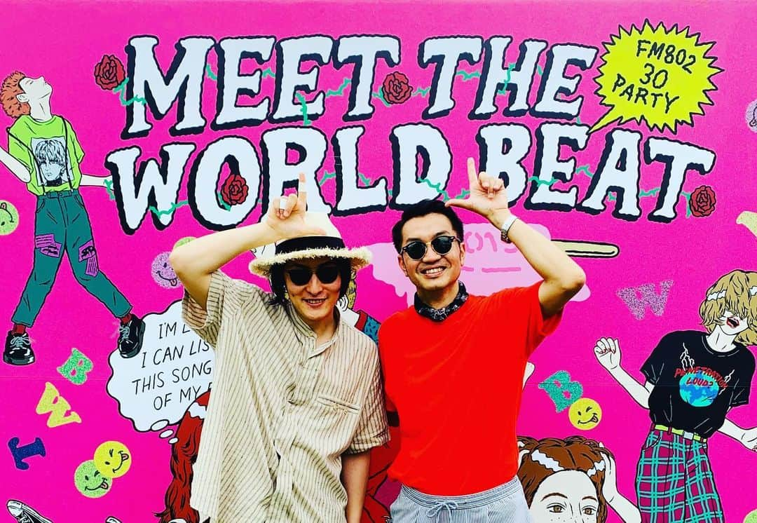 大抜卓人さんのインスタグラム写真 - (大抜卓人Instagram)「FM802 MEET THE WORLD BEAT ‼️ 802の30周年😃今年のトリは数々のラジオアンセムを織り交ぜたセットリストで😃緻密なアンサンブルを丁寧につむぎ😊彼等色に染め上げた大クロージング😃ロックンロールのアンコールセッションには音楽の継承なるメッセージを感じた😆 #くるり  FM802 MEET THE WORLD BEAT‼️ 夕暮れ時に西海岸の風がふいた😆 ウクレレにソウルと😃彼が紡ぐ音楽にずーっと身を委ねていたい気持ちに😆MCで見える愛らしいキャラクターも最高だった👍 #平井大  FM802 MEET THE WORLD BEAT ‼️ ロックンロールクイーンが帰ってきた🤘ラジオ史を彩る名曲の数々😊あのパワフルな歌声は深みを増し😆バラードもアップもオーディエンスの心を掴んで離さない😆ハロー・ハローのアカペラスタートはリスナーにとって特別な幕開けだったはず😆お帰り🤘 #superfly  FM802 MEET THE WORLD BEAT 2019‼️「ミザワビ」なる言葉の生みの親😆メロディーの貴公子が豊かな音色を万博公園に響かせた👍ラストの「Ca Va ?」は今日一番の脳内ループに😊あー楽しかった😆 #ビッケブランカ  FM802 MEET THE WORLD BEAT😆去年はリリース前に耳にした「マリーゴールド」は1年分の思い出を乗せた特別な響きに😂大きなステージで伸びやかな歌を届け😆フランクなMCで一気に距離が近く😆みんな彼女と友達になったよう気分になったはず😆今年も最幸の夏をありがとう😊 #あいみょん  FM802 MEET THE WORLD BEAT 2019😆Anly👍まさかの「ボヘミアンラプソディー」のカヴァーから😃ループプレイでソリッドなギターと骨のある歌声を響かせ😊彼女の凄みを届けるステージに😆やっと出てくれたね🤣感涙の思いで見ていました😂ありがとう😊 #anly  FM802 MEET THE WORLD BEAT 2019😆2年連続出演も世界に挑む男の引き出しの多さに14000人が魅了😆弾き語りもしっとりバラードも😃小芝居を織り交ぜてダンスも😆全部巻き込んで大おまっとぅりステージ😆彼にしか紡げないエンターテイメントな時間に👍 #ナオトインティライミ  FM802 MEET THE WORLD 2019😊Little Glee Monster👍 5人が登場しハーモニーを 響かせた瞬間😊 太陽の光が元気に差し込む奇跡も😃 笑顔を纏った歌声が 万博公園にこだまする😊 最後は「Jupiter」で神々しい クロージング🤞 ミザワビを5人の色で染めた👍 #リトグリ  FM802 MEET THE WORLD BEAT 2019🤘時折黄色い歓声も上がる⤴️ グルーヴ王子のスウィンギンなステージ👍14000人のオーディエンスに対して物怖じすることなく😃自分のスタイルを通す新時代の幕開けを予感😆SIRUP👍 #sirup  FM802 MEET THE WORLD 2019😃 ベリーグッドマンで早速 14000人がひとつに🤘 ライオンで拳を上げ😊 SupernovaでJUMP😆 ライトスタンドで余韻を 残してクロージング😆 あっという間のベリーグッドな時間👍  #fm802  #ミザワビ #ベリーグッドマン」7月21日 21時52分 - takutoonuki