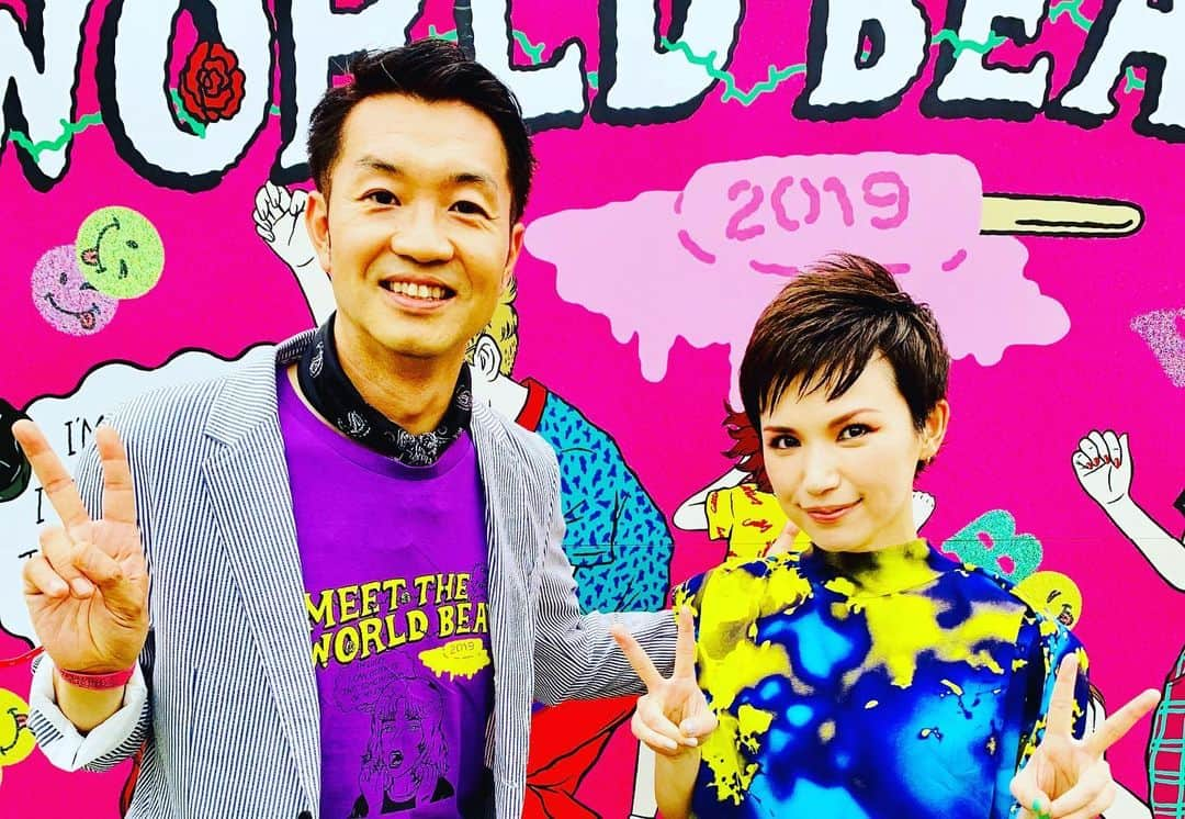 大抜卓人さんのインスタグラム写真 - (大抜卓人Instagram)「FM802 MEET THE WORLD BEAT ‼️ 802の30周年😃今年のトリは数々のラジオアンセムを織り交ぜたセットリストで😃緻密なアンサンブルを丁寧につむぎ😊彼等色に染め上げた大クロージング😃ロックンロールのアンコールセッションには音楽の継承なるメッセージを感じた😆 #くるり  FM802 MEET THE WORLD BEAT‼️ 夕暮れ時に西海岸の風がふいた😆 ウクレレにソウルと😃彼が紡ぐ音楽にずーっと身を委ねていたい気持ちに😆MCで見える愛らしいキャラクターも最高だった👍 #平井大  FM802 MEET THE WORLD BEAT ‼️ ロックンロールクイーンが帰ってきた🤘ラジオ史を彩る名曲の数々😊あのパワフルな歌声は深みを増し😆バラードもアップもオーディエンスの心を掴んで離さない😆ハロー・ハローのアカペラスタートはリスナーにとって特別な幕開けだったはず😆お帰り🤘 #superfly  FM802 MEET THE WORLD BEAT 2019‼️「ミザワビ」なる言葉の生みの親😆メロディーの貴公子が豊かな音色を万博公園に響かせた👍ラストの「Ca Va ?」は今日一番の脳内ループに😊あー楽しかった😆 #ビッケブランカ  FM802 MEET THE WORLD BEAT😆去年はリリース前に耳にした「マリーゴールド」は1年分の思い出を乗せた特別な響きに😂大きなステージで伸びやかな歌を届け😆フランクなMCで一気に距離が近く😆みんな彼女と友達になったよう気分になったはず😆今年も最幸の夏をありがとう😊 #あいみょん  FM802 MEET THE WORLD BEAT 2019😆Anly👍まさかの「ボヘミアンラプソディー」のカヴァーから😃ループプレイでソリッドなギターと骨のある歌声を響かせ😊彼女の凄みを届けるステージに😆やっと出てくれたね🤣感涙の思いで見ていました😂ありがとう😊 #anly  FM802 MEET THE WORLD BEAT 2019😆2年連続出演も世界に挑む男の引き出しの多さに14000人が魅了😆弾き語りもしっとりバラードも😃小芝居を織り交ぜてダンスも😆全部巻き込んで大おまっとぅりステージ😆彼にしか紡げないエンターテイメントな時間に👍 #ナオトインティライミ  FM802 MEET THE WORLD 2019😊Little Glee Monster👍 5人が登場しハーモニーを 響かせた瞬間😊 太陽の光が元気に差し込む奇跡も😃 笑顔を纏った歌声が 万博公園にこだまする😊 最後は「Jupiter」で神々しい クロージング🤞 ミザワビを5人の色で染めた👍 #リトグリ  FM802 MEET THE WORLD BEAT 2019🤘時折黄色い歓声も上がる⤴️ グルーヴ王子のスウィンギンなステージ👍14000人のオーディエンスに対して物怖じすることなく😃自分のスタイルを通す新時代の幕開けを予感😆SIRUP👍 #sirup  FM802 MEET THE WORLD 2019😃 ベリーグッドマンで早速 14000人がひとつに🤘 ライオンで拳を上げ😊 SupernovaでJUMP😆 ライトスタンドで余韻を 残してクロージング😆 あっという間のベリーグッドな時間👍  #fm802  #ミザワビ #ベリーグッドマン」7月21日 21時52分 - takutoonuki