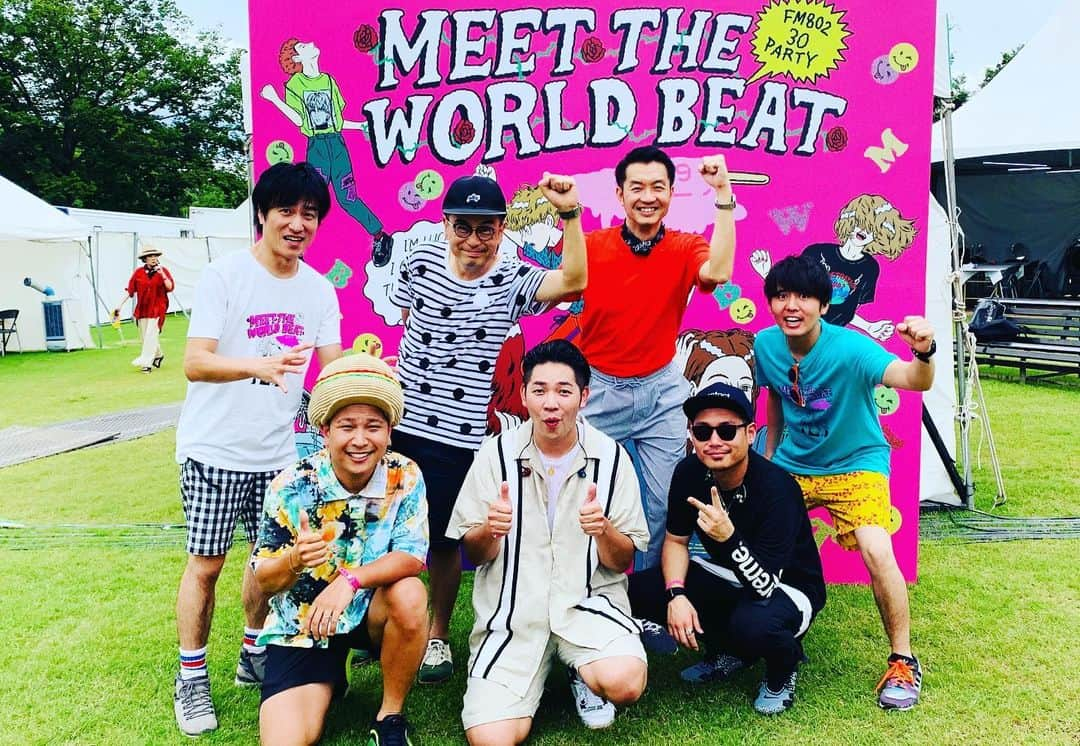 大抜卓人さんのインスタグラム写真 - (大抜卓人Instagram)「FM802 MEET THE WORLD BEAT ‼️ 802の30周年😃今年のトリは数々のラジオアンセムを織り交ぜたセットリストで😃緻密なアンサンブルを丁寧につむぎ😊彼等色に染め上げた大クロージング😃ロックンロールのアンコールセッションには音楽の継承なるメッセージを感じた😆 #くるり  FM802 MEET THE WORLD BEAT‼️ 夕暮れ時に西海岸の風がふいた😆 ウクレレにソウルと😃彼が紡ぐ音楽にずーっと身を委ねていたい気持ちに😆MCで見える愛らしいキャラクターも最高だった👍 #平井大  FM802 MEET THE WORLD BEAT ‼️ ロックンロールクイーンが帰ってきた🤘ラジオ史を彩る名曲の数々😊あのパワフルな歌声は深みを増し😆バラードもアップもオーディエンスの心を掴んで離さない😆ハロー・ハローのアカペラスタートはリスナーにとって特別な幕開けだったはず😆お帰り🤘 #superfly  FM802 MEET THE WORLD BEAT 2019‼️「ミザワビ」なる言葉の生みの親😆メロディーの貴公子が豊かな音色を万博公園に響かせた👍ラストの「Ca Va ?」は今日一番の脳内ループに😊あー楽しかった😆 #ビッケブランカ  FM802 MEET THE WORLD BEAT😆去年はリリース前に耳にした「マリーゴールド」は1年分の思い出を乗せた特別な響きに😂大きなステージで伸びやかな歌を届け😆フランクなMCで一気に距離が近く😆みんな彼女と友達になったよう気分になったはず😆今年も最幸の夏をありがとう😊 #あいみょん  FM802 MEET THE WORLD BEAT 2019😆Anly👍まさかの「ボヘミアンラプソディー」のカヴァーから😃ループプレイでソリッドなギターと骨のある歌声を響かせ😊彼女の凄みを届けるステージに😆やっと出てくれたね🤣感涙の思いで見ていました😂ありがとう😊 #anly  FM802 MEET THE WORLD BEAT 2019😆2年連続出演も世界に挑む男の引き出しの多さに14000人が魅了😆弾き語りもしっとりバラードも😃小芝居を織り交ぜてダンスも😆全部巻き込んで大おまっとぅりステージ😆彼にしか紡げないエンターテイメントな時間に👍 #ナオトインティライミ  FM802 MEET THE WORLD 2019😊Little Glee Monster👍 5人が登場しハーモニーを 響かせた瞬間😊 太陽の光が元気に差し込む奇跡も😃 笑顔を纏った歌声が 万博公園にこだまする😊 最後は「Jupiter」で神々しい クロージング🤞 ミザワビを5人の色で染めた👍 #リトグリ  FM802 MEET THE WORLD BEAT 2019🤘時折黄色い歓声も上がる⤴️ グルーヴ王子のスウィンギンなステージ👍14000人のオーディエンスに対して物怖じすることなく😃自分のスタイルを通す新時代の幕開けを予感😆SIRUP👍 #sirup  FM802 MEET THE WORLD 2019😃 ベリーグッドマンで早速 14000人がひとつに🤘 ライオンで拳を上げ😊 SupernovaでJUMP😆 ライトスタンドで余韻を 残してクロージング😆 あっという間のベリーグッドな時間👍  #fm802  #ミザワビ #ベリーグッドマン」7月21日 21時52分 - takutoonuki