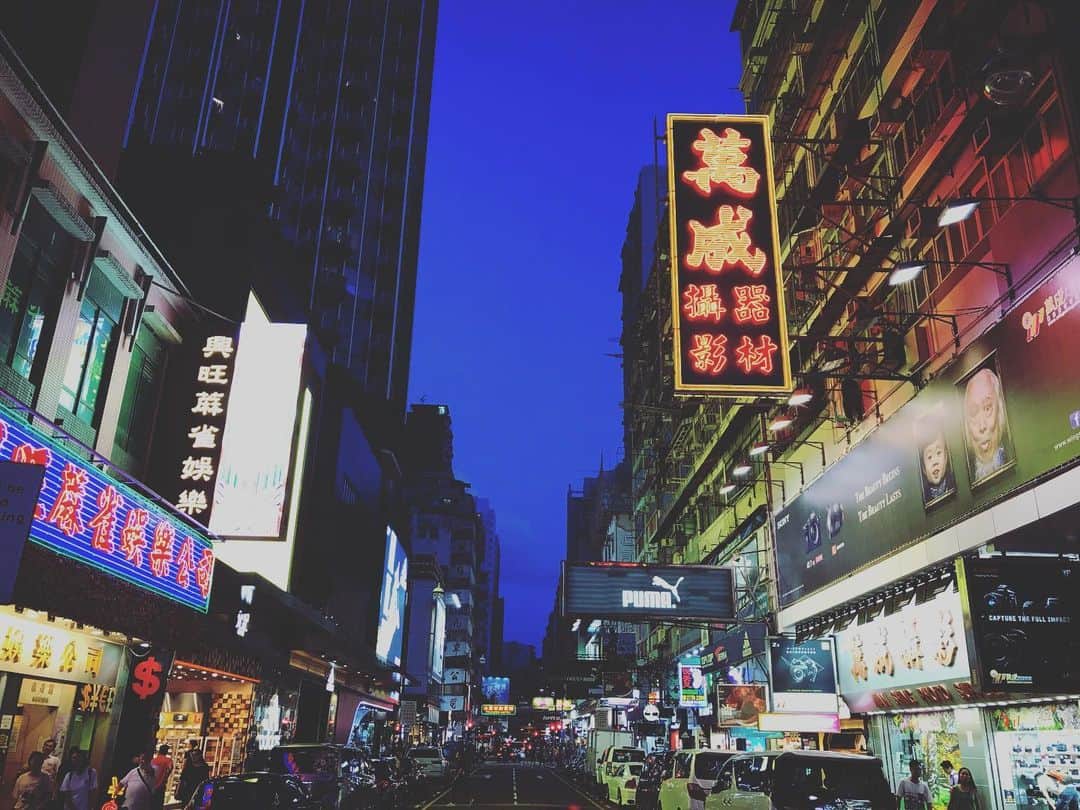 石川龍さんのインスタグラム写真 - (石川龍Instagram)「先週は月曜日から水曜日まで7年ぶりの香港でした。めちゃくちゃ蒸し暑かったけど、夜景はやはり綺麗でした。  #香港 #hongkong  #ビクトリアハーバー #victriaharbour」7月21日 21時53分 - slow_night