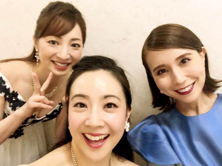 白羽ゆりのインスタグラム：「姫路コンサート終わりました！！ 楽しかった〜✨ 同じ歌でも、オペラ・ポップス・ミュージカルでは、歌い方も違うので、とっても興味深かったです。  オペラ歌手の小林沙羅さん、May J.さん。お二人とも素晴らしかった。最近、オペラやディズニー音楽もコンサートで歌っているので勉強になりました。ご一緒出来て本当に嬉しかったです！  指揮の茂木さん、作曲家であり今回司会をして下さった池辺さん。  貴重な経験をありがとうございました！  そして、劇場に駆けつけて下さったお客様ありがとうございました🎶🎶」