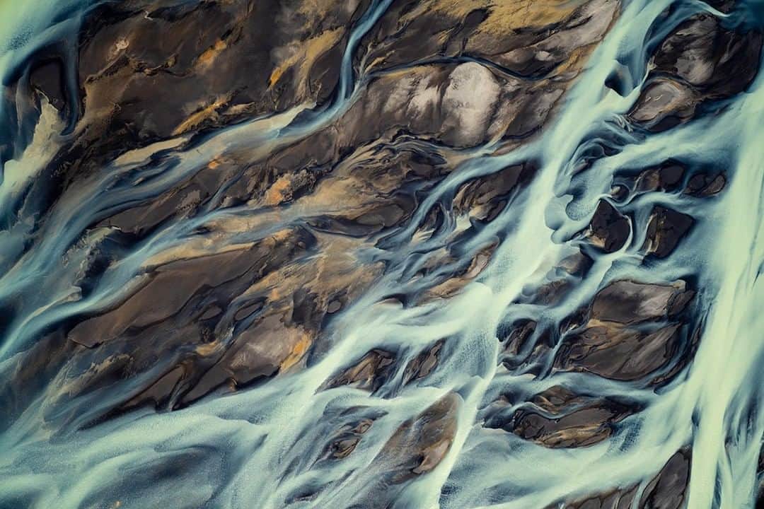 National Geographic Travelさんのインスタグラム写真 - (National Geographic TravelInstagram)「Photo by @mborowick | Volcanic rivers like the one seen here in Iceland are a constant reminder that nature is still full of so much magic. Viewing this masterful artwork from above is an incredible experience, and a privilege. #volcano #river #iceland #nature #explore」7月21日 22時00分 - natgeotravel
