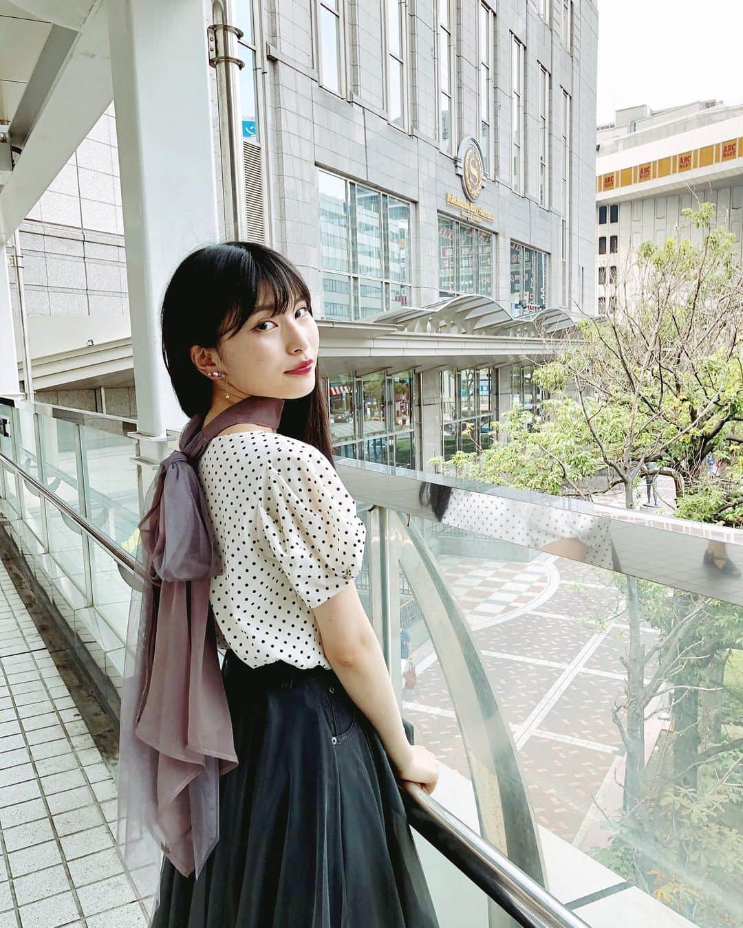 福岡聖菜さんのインスタグラム写真 - (福岡聖菜Instagram)「フェミニン  大人っぽいけどかわいらしい @labelleetude_official の世界観は ロングのうちにしておきたかったんだ。 トップスはママのを借りたよ  リボンチョーカー可愛すぎるなぁ…  skirt・choker→#labelleetude  #横浜 #横浜ベイシェラトン #横浜ベイシェラトンホテル #おでかけコーデ #休日コーデ #大人フェミニン」7月21日 22時02分 - seina___ff