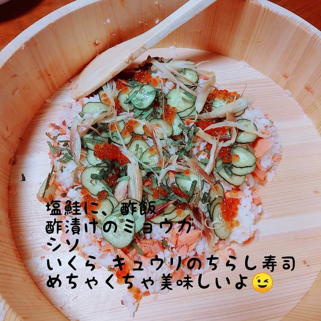 ピックさんのインスタグラム写真 - (ピックInstagram)「こんばんは～🐟 、 ピックが、一歳の時に買った👘  その時は、5㎏くらいだったかなー パツパツだけど、着れるんだよ😉 、 @kuutanxionggu  くうたんママちゃんから、夏休みに子供に食べさせてあげてね👍って❗ 美味しい天然の紅鮭❤️ ほんとに美味しいんだよ😉 焼くだけじゃなく❗ 我が家は @20010627ch  まあちゃんが鮭フレークのちらし寿司作ったよーって❗ めちゃくちゃ美味しそうだから真似てみた😃 ほんとにサッパリ美味しかった😃 、 いろんなレシピで頂くね👍 ありがとう❤️ 、 #北海道 #紅鮭 #天然 #浴衣 #夏 #ありがとう #おうちご飯  #instadog #ilovedog #dogstagram #all_dog_japan #todayswanko #inulog #coolangel #ミニチュアダックス #ミニチュアダックスフンド #イヌスタグラム #いぬすたぐらむ #犬 #だいすき #美容 #ダイエット #いぬドル #かわいい #シニア犬 #14歳 #ピック #モデル犬 #イケワン #わんわん小学校」7月21日 22時08分 - pick09040904