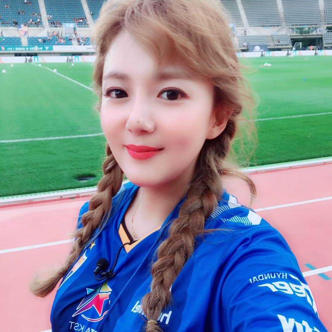 カン・ウンビさんのインスタグラム写真 - (カン・ウンビInstagram)「#강은비 #아프리카tv #울산현대 #축구 #⚽️ #직관  @afreecatv_official  @ulsanhyundaifootballclub  나 울산에 반한거 같아 💙 사랑합니다 💙」7月21日 22時10分 - ekobi_