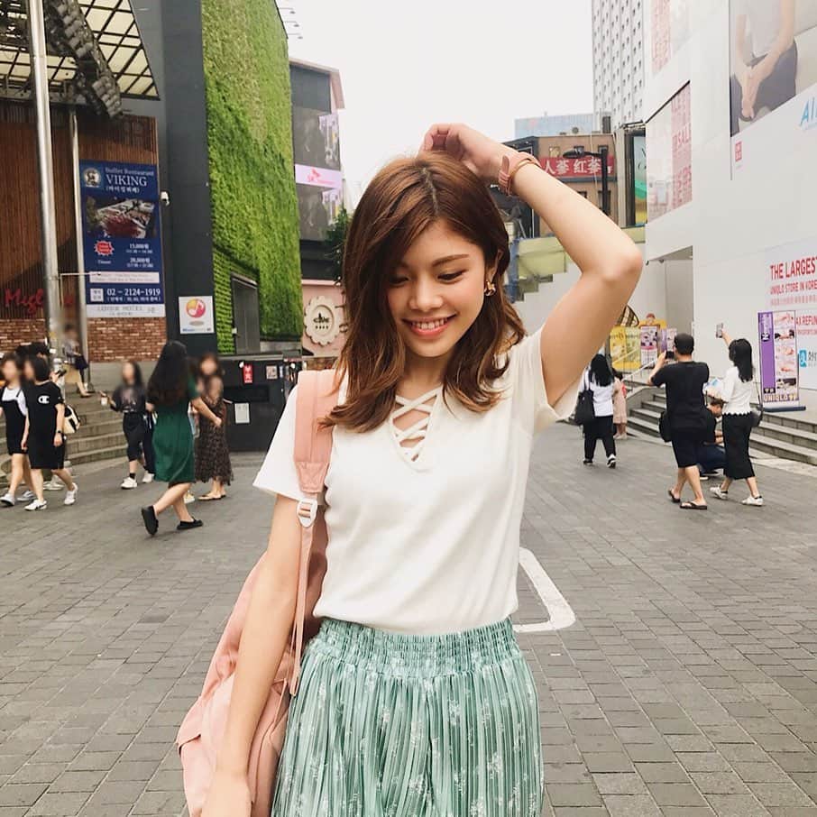 のインスタグラム：「韓国での楽ちんコーデ＊° ． ． 今回はカメラと三脚持ち歩いてたから久々のリュックで♩ ． ． ． ． ． 韓国で色んなタピオカ飲んでみたけど、やっぱりゴンチャに戻ってきた♡ ． 日本では飲んだことないけど、韓国は並ばず買えるよ＊° 私が頼んだのはアールグレイタピオカミルクティー♪ ． ． 飲み物もタピオカも、時間が経ってから飲んでも、やっぱりここが一番美味しい！！ ． ． ． #ゴンチャ #gongcha #タピオカ #タピオカ部 #アールグレイ #紅茶好き  #明洞 #韓国ファッション #韓国旅行 #韓国コーデ #韓国好きな人と繋がりたい #コーデ  #カジュアルコーデ #インスタファッション #韓国好き #instafashion #instagood  #cordinate #fashion #lfl #icewatch #converse #love #makoscode #ootd #outfit #데일리룩 #패션아이템 #먹스타그램 #음스타그램」