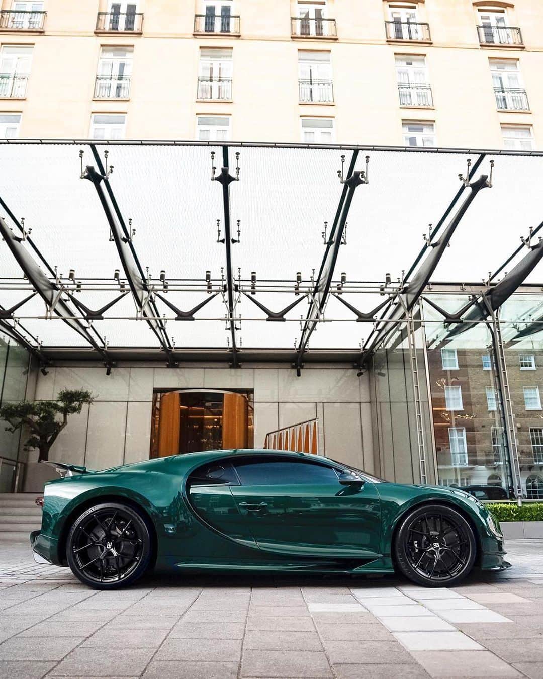 CarsWithoutLimitsさんのインスタグラム写真 - (CarsWithoutLimitsInstagram)「Bugatti Chiron Sport. What a great looking spec Photo @jmesupercars  Owner @kbnghanim  #CarsWithoutLimits #bugatti #chironsport @bugatti」7月21日 22時20分 - carswithoutlimits