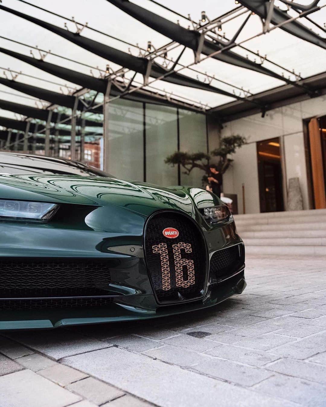 CarsWithoutLimitsさんのインスタグラム写真 - (CarsWithoutLimitsInstagram)「Bugatti Chiron Sport. What a great looking spec Photo @jmesupercars  Owner @kbnghanim  #CarsWithoutLimits #bugatti #chironsport @bugatti」7月21日 22時20分 - carswithoutlimits