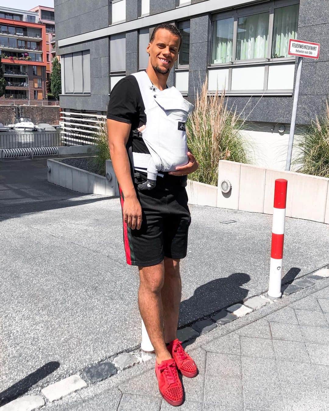 ティモシー・チャンドラーのインスタグラム：「Sunday walk ☀️❤️」