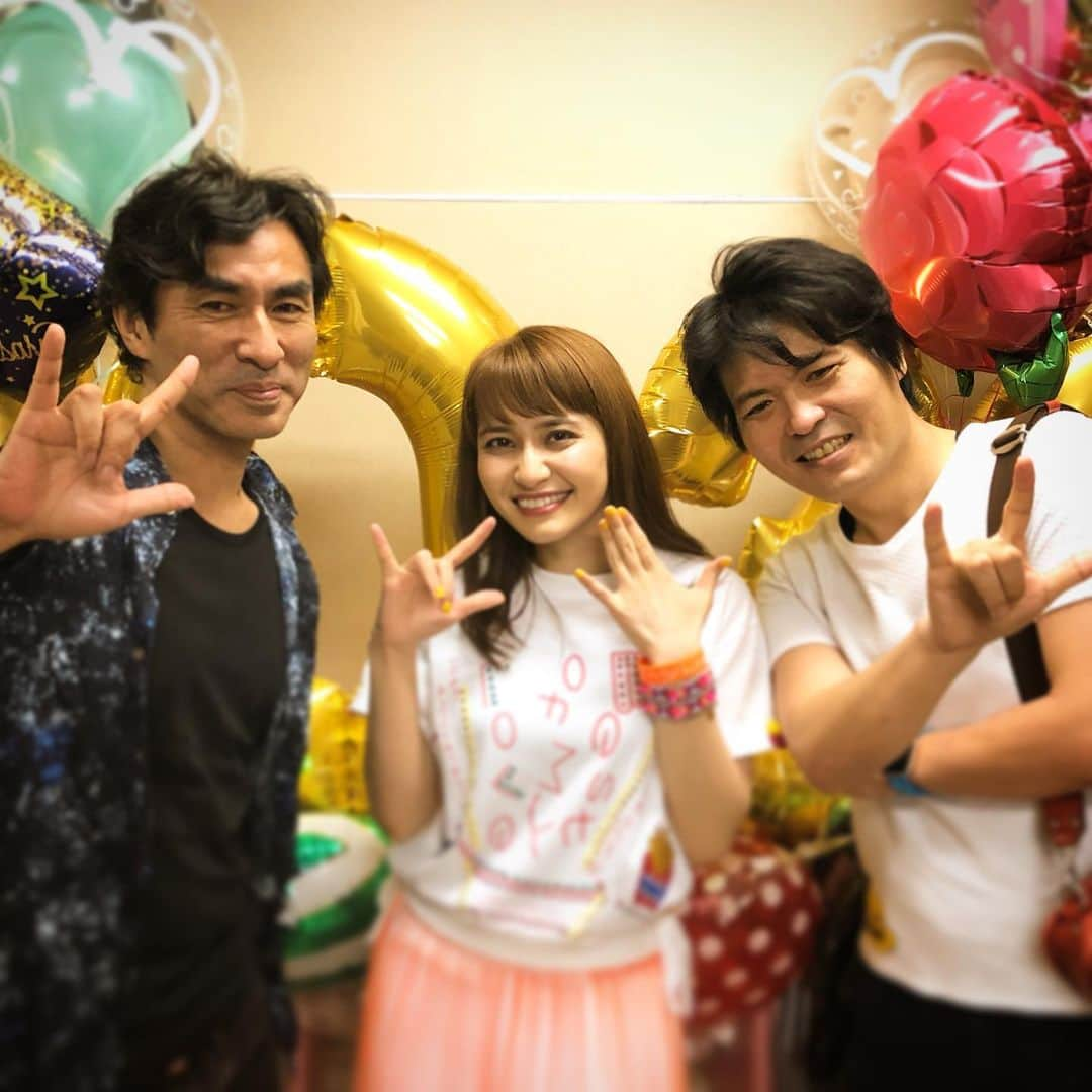 天神英貴さんのインスタグラム写真 - (天神英貴Instagram)「今日はまめぐデビュー10周年、30歳の記念ライブツアーに伺わせて頂きました。まめぐのトークはどんどん面白くなって、クセになるほどの弄りトークが気持ちいい。いいぞもっとやれー^_^ 彼女の声は以前と比べて、温かみや様々な郷愁さえ感じさせるようになりました。いまから10年前、彼女のデビューの瞬間を今でも鮮烈に思い出します。懐かしいね。10年色々あったね。もっともっと色んな歌を聴きたい。まめぐおめでとう！ #中島愛  #河森正治  https://t.co/9xPOyV6Ifz」7月21日 22時28分 - tenjin_hidetaka