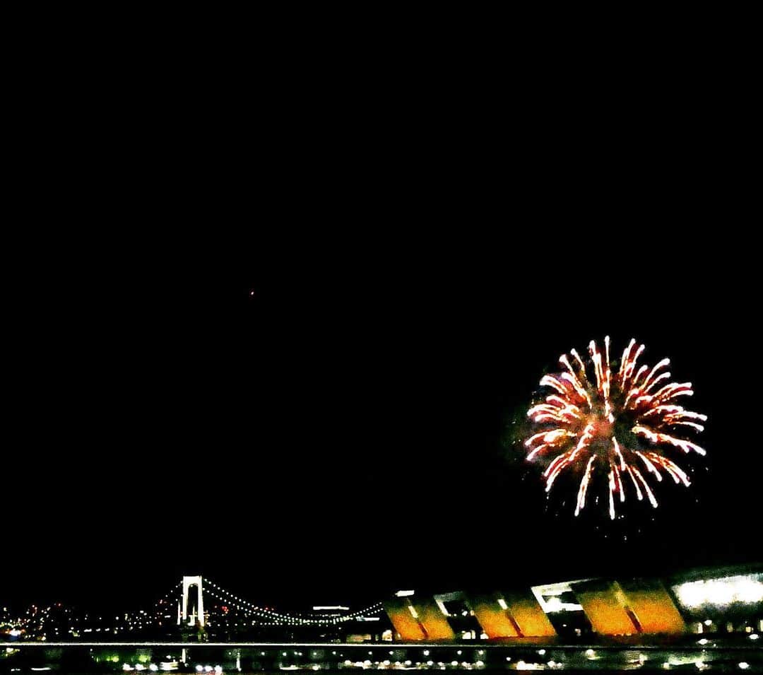 日々野真理さんのインスタグラム写真 - (日々野真理Instagram)「花火🎆 ・ #花火 #fireworks  #日本の夏 #家族行事」7月21日 22時28分 - marihibino1031