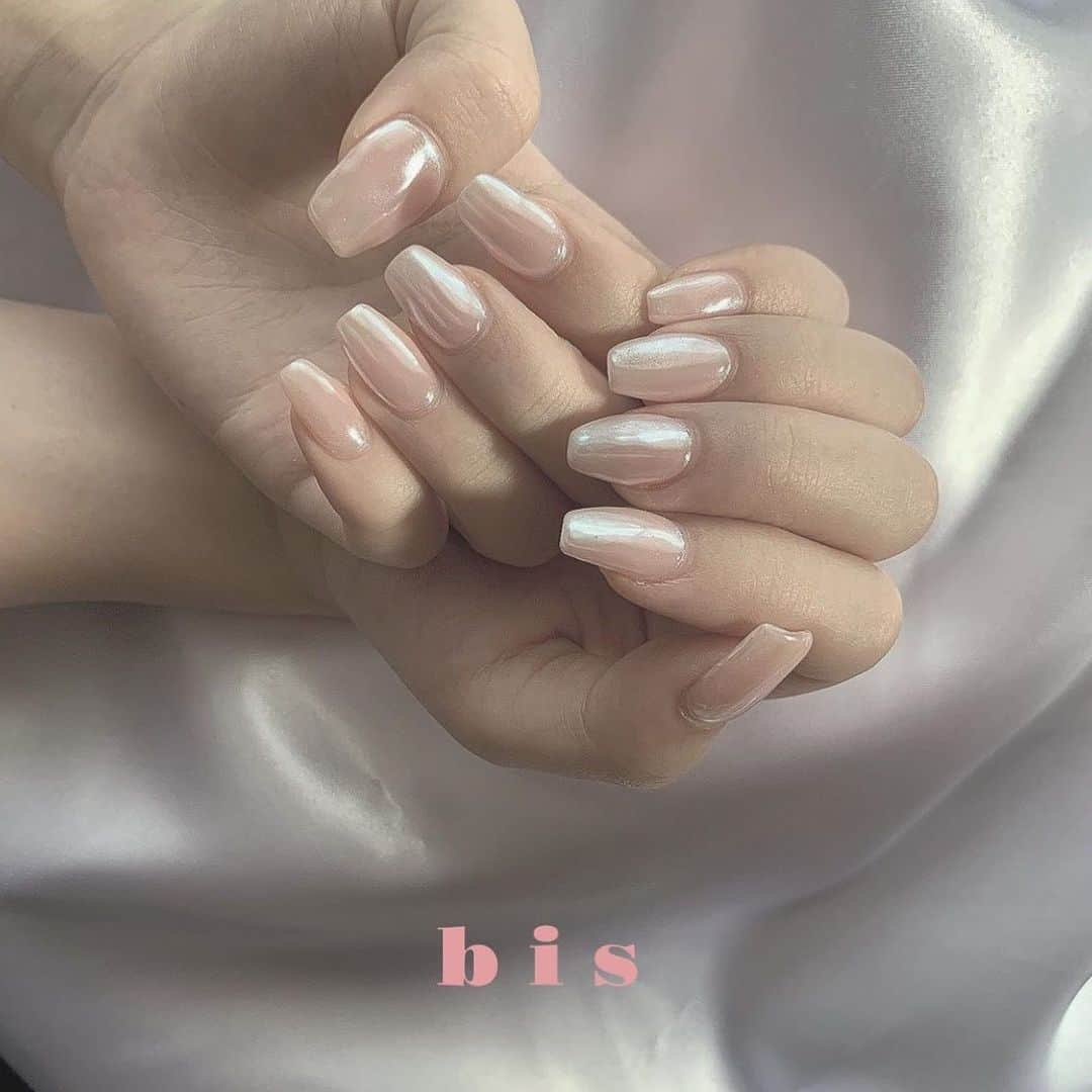 bis_web bis [ビス] さんのインスタグラム写真 - (bis_web bis [ビス] Instagram)「﻿ 💅🏻﻿ ﻿ ﻿ ピンク系ネイルがかわいい！﻿ ﻿ 手がきれいに見える、クリアネイルや﻿ オーロラネイルが人気♡﻿ ﻿ みんなのネイルをスワイプしてチェックしてね ➡︎﻿ ﻿ ﻿ ﻿ ﻿ ﻿ #ジェルネイル #ネイル #nail #オーロラネイル #クリアネイル #ワンカラーネイル #ワンカラー #ニュアンスネイル #ニュアンスネイルデザイン #フレンチネイル #フレンチネイルデザイン #クリアネイル #ラメネイル #ラメグラデーション #ジェルネイルデザイン #jelnail #ネイルアート #スクエアネイル #針金ネイル #ワイヤーネイル」7月21日 22時33分 - bis_web