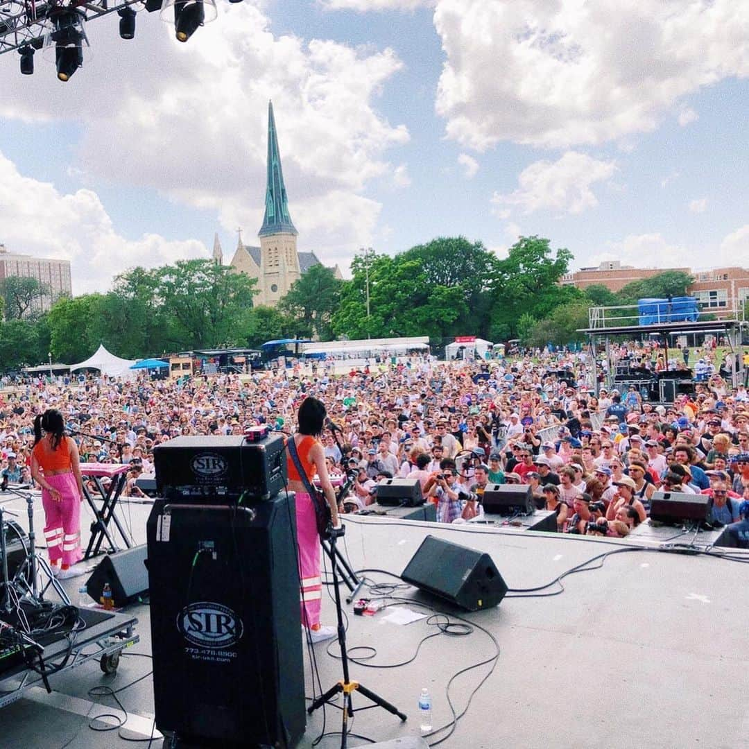 ユウキさんのインスタグラム写真 - (ユウキInstagram)「❤️#pitchforkmusicfestival ❤️ “ついに念願のピッチフォークライブだよー！たのしみだねー！ここからCHAIがどんどん広まるね！たのしもうねー！WE CAN DO IT!!” って言っとるところ❤️❤️ Thank you lovely guys!!!!❤️❤️ Soooo much fun❤️❤️ #pitchfork #chaiband #chai #neokawaii #neocute #コンプレックスはアートなり #neoかわいい #ピッチフォーク #chicago #pink」7月21日 22時42分 - yuukichan2