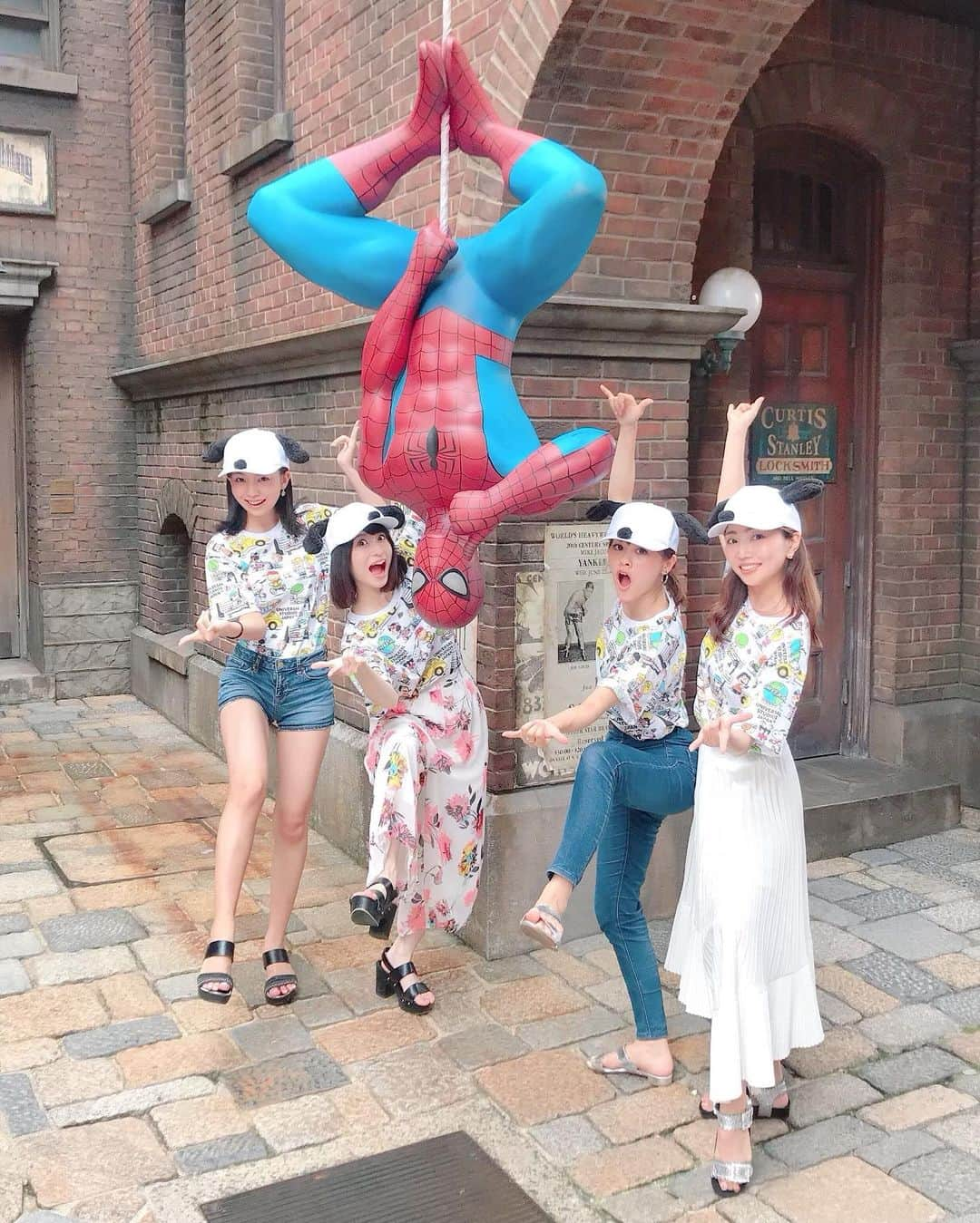 木南清香さんのインスタグラム写真 - (木南清香Instagram)「USJ 💫 ・ ・ 大阪では、#USJ へ💫 初めて#フライングダイナソー に乗りました🦖 怖くて泣いてる人いました…😂 誰なのかは、、ご想像におまかせします♡笑 ・ #🇫🇷 #LesMisérables #dayoff 🙋🏻‍♀️（左から順・敬称略） #熊谷彩春#唯月ふうか#昆夏美#木南清香 #スヌーピーコーデ #ユニバーサルスタジオジャパン」7月21日 22時35分 - kinami_sayaka