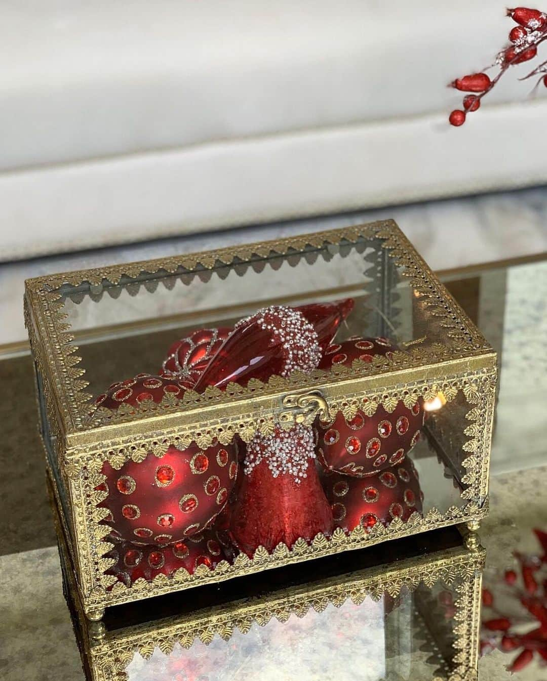 さんのインスタグラム写真 - (Instagram)「Introducing you to the brand new 14 piece ornament set from my Inspire Me! For @qvc line! These sets are going to be The Big Deal of the day! So they are being offered at special pricing now until tomorrow at 9 pm. Click the link in my bio and grab your sets today! I’ll be on QVC this evening promoting them on the show. They come in the Silver and Gold combination and the red, gold and white combination! For a 7ft tree, I used 3 sets with my picks and sprays and the tree was done! For anything bigger then that, I would recommend 4 sets! Click the link in my bio to take advantage of the special pricing ending tomorrow!」7月21日 22時45分 - inspire_me_home_decor