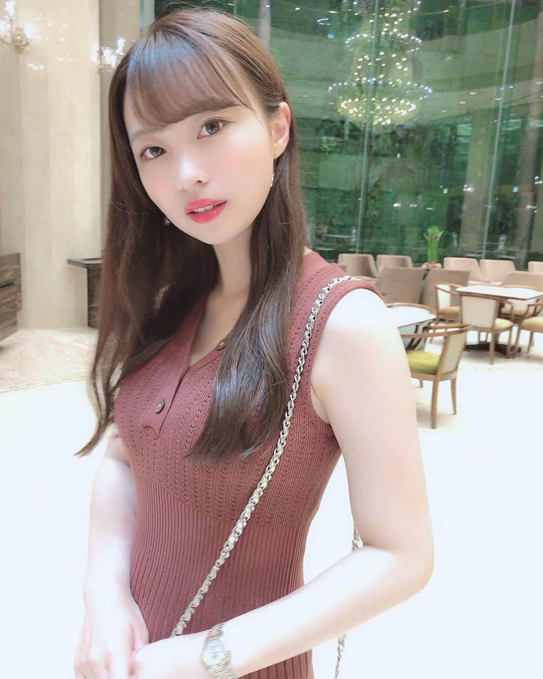 のインスタグラム：「. 不意打ち🤔💕. @cocodeal_official のワンピ💕. 体のラインが綺麗にみえるお洋服スキ🥰🥰. 明日からも頑張りましょう💓. #cocogirls_style #cocodeal #ニットワンピ #brown #ワンピース #anteprima」