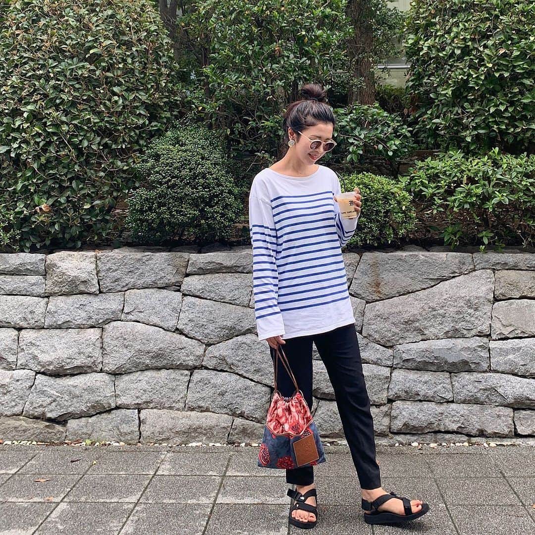Sayakaのインスタグラム：「* 朝は雨が降ってたけど上がってよかった☺️ 選挙に行って、のんびりな休日❤️ * * * #fashion #outfit #coordinate #ootd #simple #basic #casual #saintjames #zara #loewe #thenorthface #sayakascoordinate #今日の服 #コーディネート #コーデ #シンプル #シンプルコーデ #セントジェームス  #ボーダー #ザラ #ロエベ #ノースフェイス」