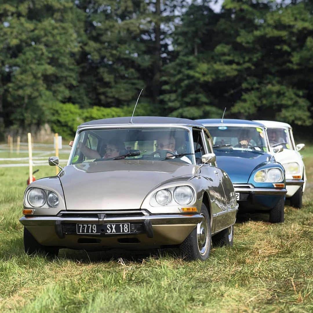 Citroënさんのインスタグラム写真 - (CitroënInstagram)「Citroën lovers!  The “Rassemblement du Siècle” (Collectors Gathering) is happening as we speak, and until July 21st. 🎶Thousands of Citroën,  Old and new, Parked at La Ferté Vidame in the Perche, France 🇫🇷. Waiting for you! 🎶  #Citroën100 #InspiredByYou #Citroen #Cars #CarsOfInstagram #InstaCar #ClassicCar #CarShow #PicOfTheDay」7月21日 23時04分 - citroen