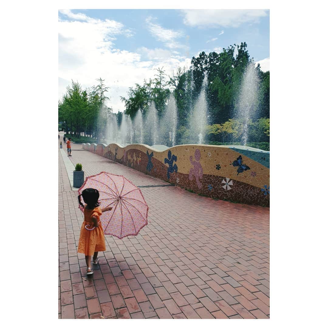 ソ・ユジンさんのインスタグラム写真 - (ソ・ユジンInstagram)「비온뒤맑음 ~ 공연보구 올만에 #어린이대공원 😆🌧🌈🎠🎡」7月21日 23時17分 - yujin_so