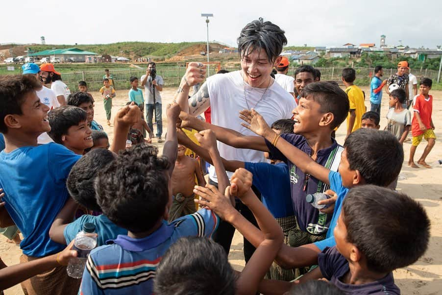 雅-MIYAVI-さんのインスタグラム写真 - (雅-MIYAVI-Instagram)「Thank you for spreading our words 🙏🏻🙏🏻🌎😃 #Repost @miyavi.fanpage 【 Interview 】J-rock star Miyavi on mission to change Japan's tune on refugees ・ While in his lesser-known role as a refugee advocate, Miyavi, aka the samurai guitarist, asks that people look beyond the headline numbers before declaring Japan unwelcoming to asylum-seekers.  Despite taking in only 42 refugees in 2018 -- accepting less than 1 percent of applicants -- compared to 35,198 for the United States and 16,875 for Canada, Miyavi says the bump from the previous year's 20 is encouraging, albeit still underwhelming. "As a UNHCR ambassador, I have to say, talking those numbers is like pulling teeth," says Miyavi, who in November 2017 was chosen as Japan's first Goodwill Ambassador by the U.N. refugee agency. … ©︎ Kyodo News ▷ https://english.kyodonews.net/news/2019/07/839396320c97-feature-j-rock-star-miyavi-on-mission-to-change-japans-tune-on-refugees.html ・ #MIYAVI #UNHCR #refugees #guitarist #rockster #Goodwill #ambassador」7月21日 23時11分 - miyavi_ishihara