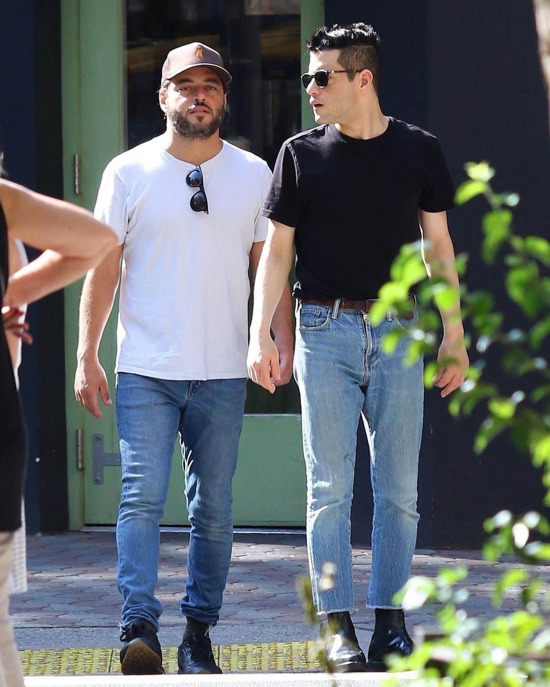 Just Jaredさんのインスタグラム写真 - (Just JaredInstagram)「@ramimalek and identical twin Sami take a stroll after getting lunch together in NYC. #RamiMalek #SamiMalek Photo: Backgrid」7月21日 23時11分 - justjared
