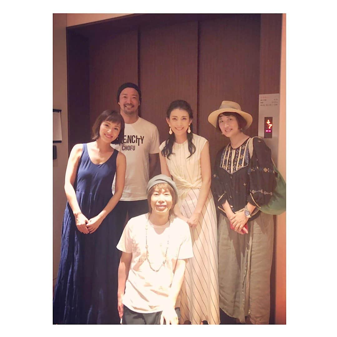 楊原京子さんのインスタグラム写真 - (楊原京子Instagram)「田中美里さんご出演の @misatotanaka77 「レジェンドたちのシャンソン」を 観に行きました。  美里さんの朗読で、 胸が締め付けられ、 掻き立てられ、 優しさに包み込まれました。 語りで情景や心境を繊細に表現する 朗読って奥が深い... 美里さんに楽屋でお会いした時は嬉しくて、ただただ幸せでした🍀✨ 久しぶりにお会いできた順子さん✨ @feltico_jun  初めましてのざぴさん。  #レジェンドたちのシャンソン #スペシャルゲスト #田中美里 さん #朗読 #銀座 #ヤマハホール」7月21日 23時19分 - kyoko.yanagihara