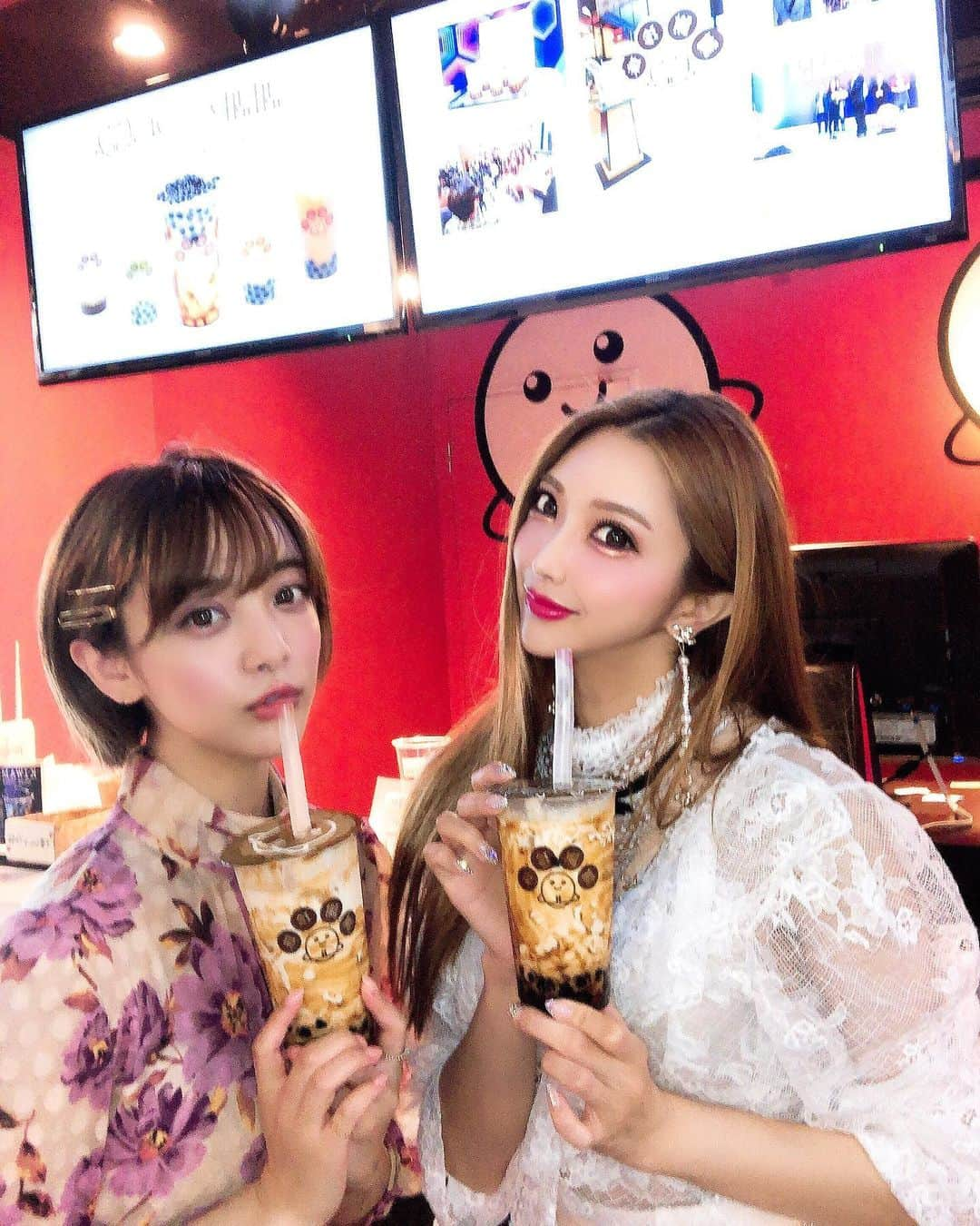 一条葵さんのインスタグラム写真 - (一条葵Instagram)「. 🐹💓🍽 . 妹と新宿で待ち合わせ˙˚ʚ⸜(* ॑ ॑* )⸝ɞ˚˙してご飯食べながら、おーちみたいにゆっくり過ごしたよ〜💗\( ˆoˆ)/♡\(ˆoˆ )/ . . そのあとタピオカ行ったんだけど、美味しすぎてびっくりー‼️ . . 辞めてたのにまたハマりそうだよ😭 . 困った😂 . 黒糖ミルクおすすめ💗 . @tapi_xie_xie  歌舞伎町にこんな美味しいのあったら絶対通う🤭 . . 三姉妹の一番下の妹と二番目の妹二人からお誕生日おめでとう🎂ってプレゼント貰った😊💕😌🎁嬉しくて可愛かった"❤︎(*˘ ³(*ˊᵕˋ*)❤︎"🍓💕大切に使おっと◡̈⃝︎⋆︎*💕✨ . . . . . . . . . #デート #新宿 #伊勢丹 #miumiu #ミュウミュウ #中華 #タピオカ #謝謝珍珠  #黒糖ミルク #喫茶店 #キャバクラ #クラブナウ  #NOW #妹 #三姉妹 #仲良し #もうすぐ #バースデー #26(金) #27(土) #よろしくです🐹 #(*･ω･)*_ _)ﾍﾟｺﾘ」7月21日 23時20分 - aoiichijo