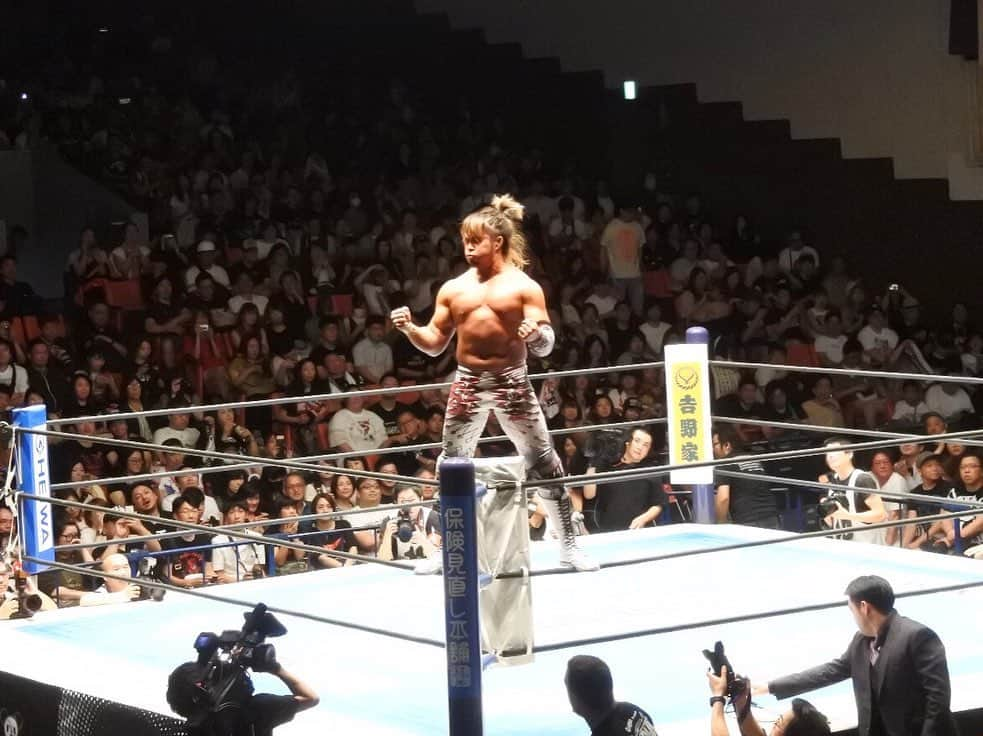 中山美香さんのインスタグラム写真 - (中山美香Instagram)「久しぶりのプロレス。 カッコよかった😍面白かった😍😍 棚橋さんに興奮しすぎて…。 ウエストの紐が解けてる事に気が付かずw(恥) 本間さんも見られたし。 レッドシューズ海野さんも見られたし。 最高でした！！！また行くぞー！！ . . . #新日本プロレス #プロレス #g1クライマックス  #棚橋弘至 選手 と #南部ちゃん は #cbc で 『チャント！』という番組に毎週金曜出演中です」7月21日 23時22分 - mika5nakayama