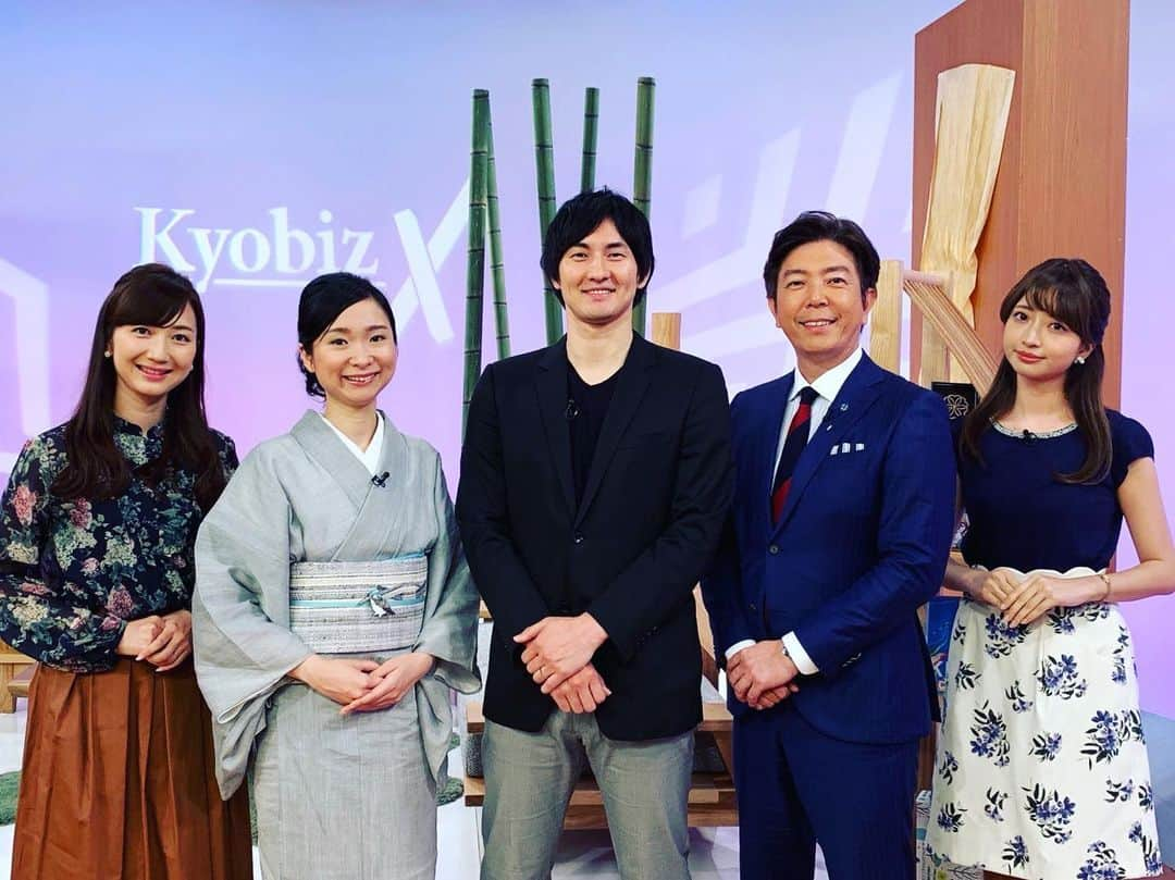 岡田優介さんのインスタグラム写真 - (岡田優介Instagram)「コメンテーターとして出演！  #KBS京都 #kyobizX #京ビズX #Bリーグ #ハンナリーズ #ついに経済番組からオファー #後ろのセットが京都らしくお洒落です #髪長いですね #ついに来週切ります」7月21日 23時30分 - ysk_okada