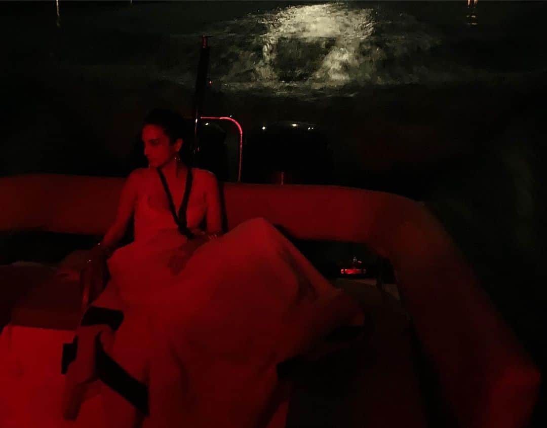クリスティ・ブリンクリーさんのインスタグラム写真 - (クリスティ・ブリンクリーInstagram)「On the Water ☀️Sunlight to Moonlight 🌕 #heatwave」7月22日 0時01分 - christiebrinkley