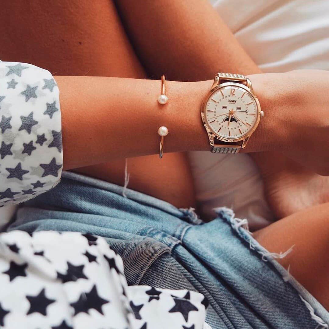 Henry London Official page of Britishさんのインスタグラム写真 - (Henry London Official page of BritishInstagram)「Feeling starry eyed about our moonphase collection?! Check out our last post for your chance to win one! @laurencrowe88 sparkles in star print shirt & our Richmond Heritage Moonphase. . . . #henrylondon #henrywatches #londonblogger #london #watchaddict #watchlover #womw  #moon #moonlight #moon_of_the_day #moonwatch #moonphase #moonphases #space #apollo11 #manonthemoon #competition #giveaway #win #giveawaytime #luxury #menswatch #accessories #allgold #wristwear #finishingtouches #classicwatch #classicdesign #pearl #designclassic」7月21日 23時58分 - henrywatches