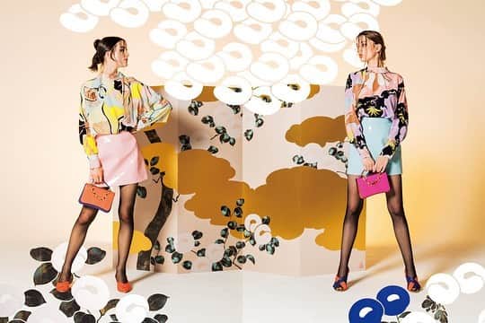 Fashion Headlineのインスタグラム：「三越伊勢丹のシーズナルカタログ『エクセレントウーマン（EXCELLENT WOMEN）』は、“ファッション×アート”の切り口も見所。さまざまなクリエイターとコラボレーションを行う中、今号は、画家の品川亮を起用。日本画の技工を生かしたアートピースと現代ファションとの掛け合わせも見逃せない! / promotion  #伊勢丹 #三越 #エクセレントウーマン #EXCELLENTWOMEN #カタログ #アート #品川亮 #コラボレーション」