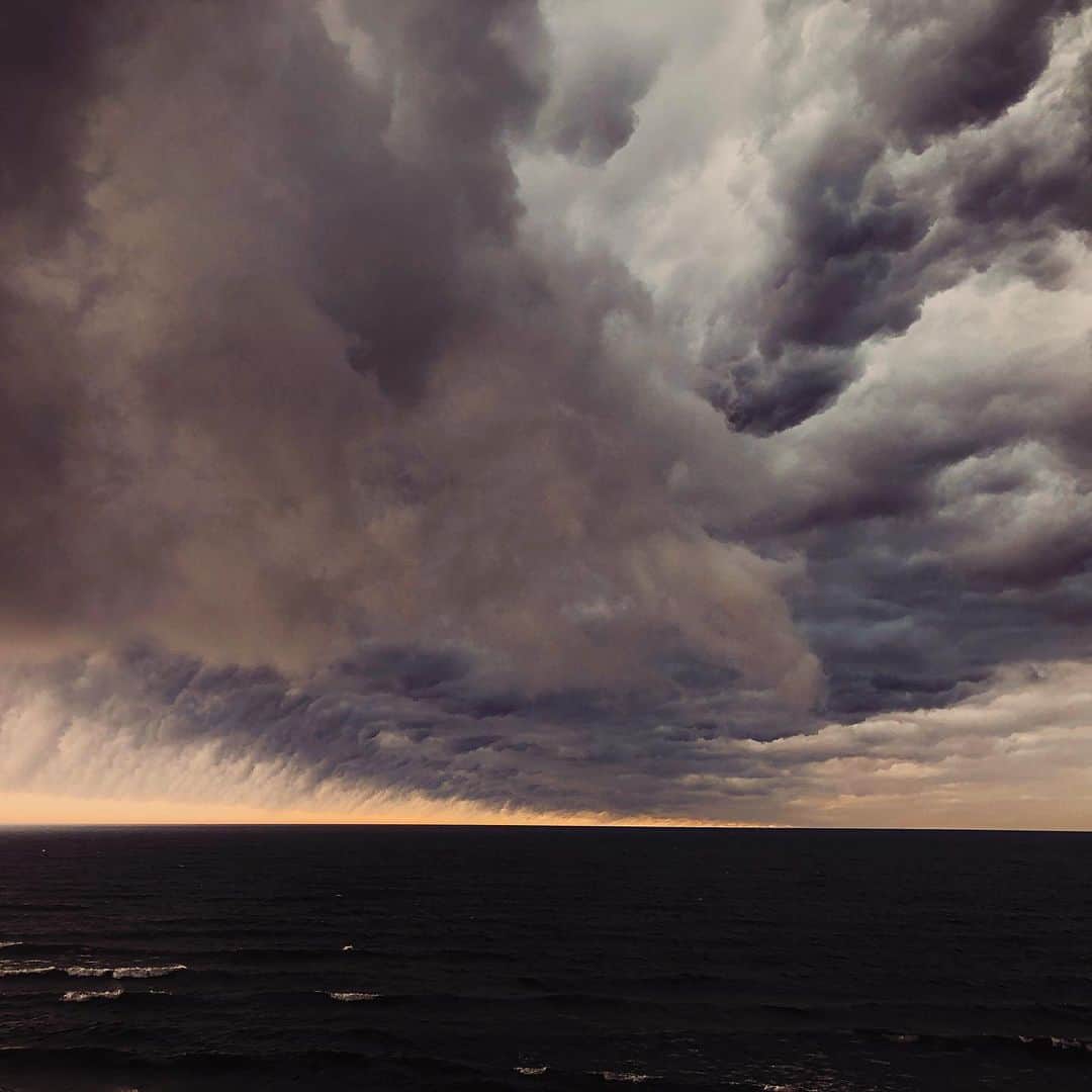 Kyle Kuiperさんのインスタグラム写真 - (Kyle KuiperInstagram)「Saturday’s Storm.  Yesterday we got to experience a huge storm come across Lake Michigan and blanket the sky in these amazing clouds before it began to downpour.」7月22日 0時08分 - kdkuiper