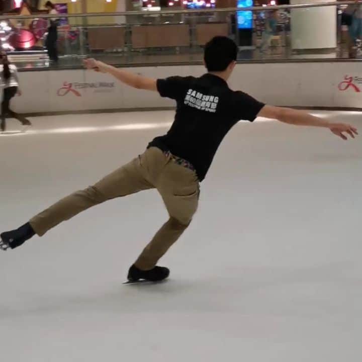 李厚賢のインスタグラム：「公鞋快閃⛸️」