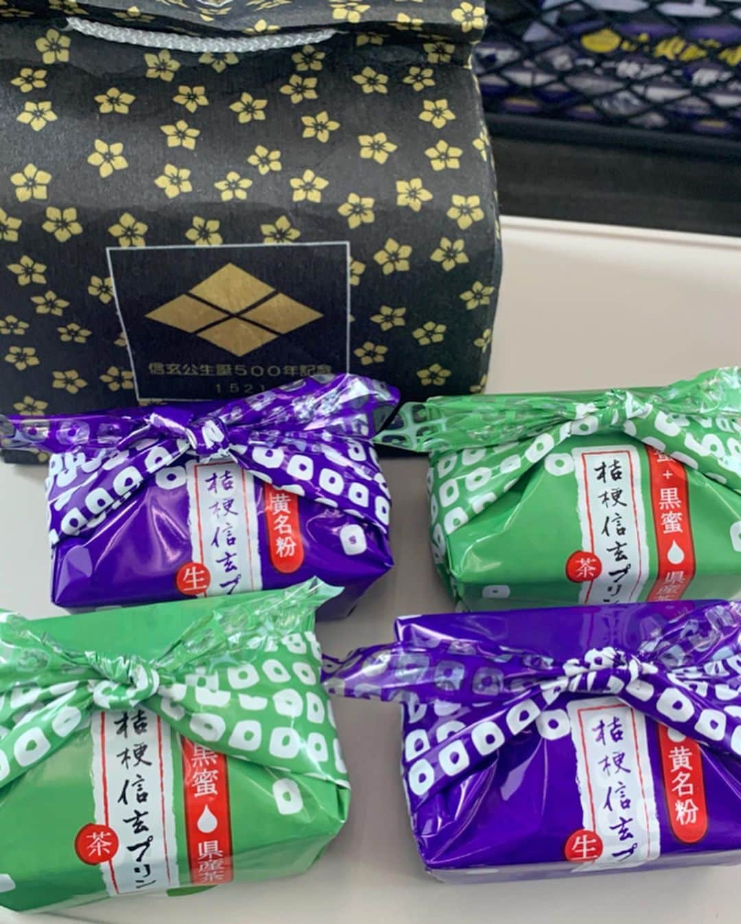 長谷川萌美さんのインスタグラム写真 - (長谷川萌美Instagram)「. . 山梨！「国母工業団地夏祭り」に 参加させて頂きました❣️🍧✨😆 . 夏の曲のカバーを歌ったり新曲も お祭りの盛り上がりでまた楽しかったです♪ . 公園の空は広くて、月が満月のように丸く赤くて、時々月に向かって歌っていました🌕神々しかったなぁ✨ . お越し下さった方、応援して下さった方もありがとうございました！！ . 駅前の武田信玄さんと信玄餅！プリン！ あと移動によくしてるネックピロー💡 今度来た時は少しでも観光をしたい！ .  #ビタスイ #山梨 #国母 #国母工業団地 #夏祭り #ライブ #夏曲 #カバー #新曲 #遠いところへ行くのでしょう #ラブストーリーは始まらない #その日のリアルタイム投稿はTwitterへ #showroom も #ありがとうございました #武田信玄 #信玄餅 #プリン #ネックピロー #移動 #遠ラブ」7月22日 0時27分 - moemi_hasegawa