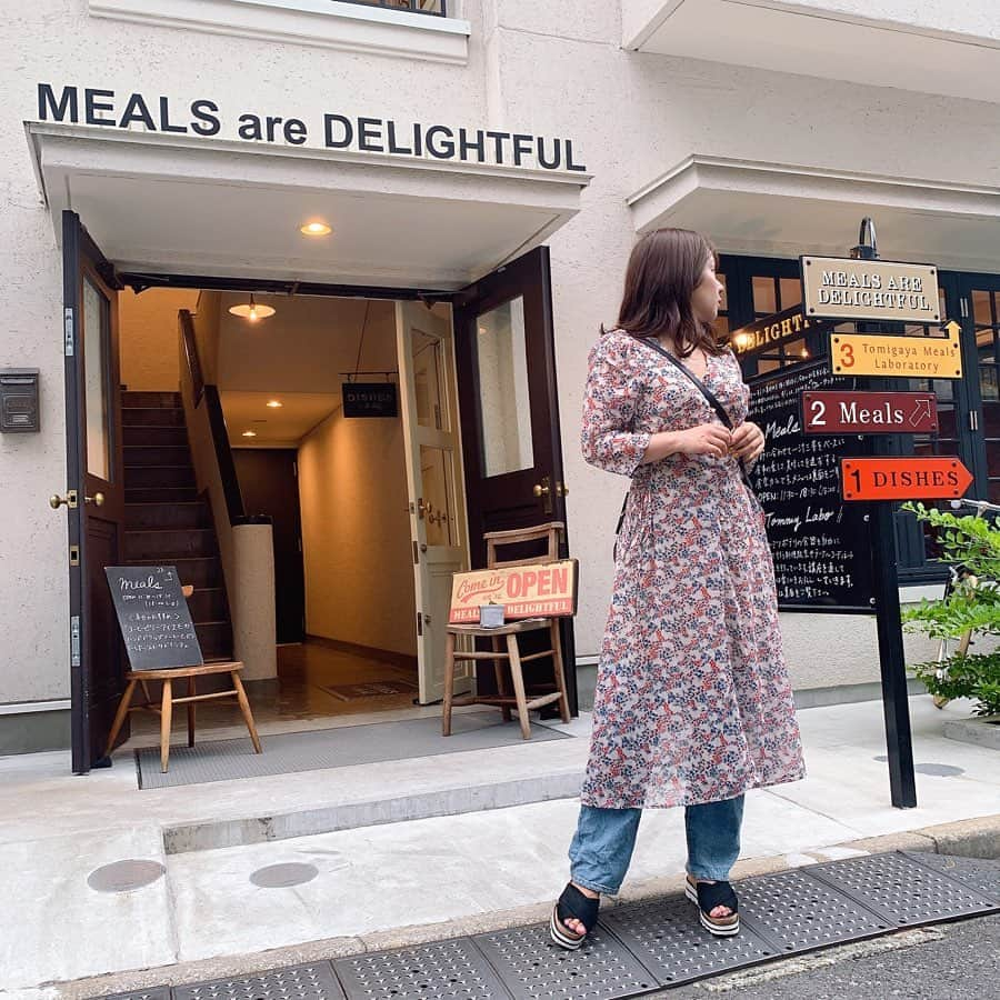 山田菜々さんのインスタグラム写真 - (山田菜々Instagram)「今日の私服。﻿ ﻿ ワンピースで着てもすっごく可愛いけど、﻿ 今日はデニムを合わせて少しカジュアルに☺︎﻿ ﻿ 6月にオープンしたばかりで、﻿ オープン前からかわいいな〜と思ってたから﻿ 着られてすっごく嬉しい😉♡﻿ ﻿ また明日から一週間戦いましょう☺︎」7月22日 0時24分 - tannana.yamada