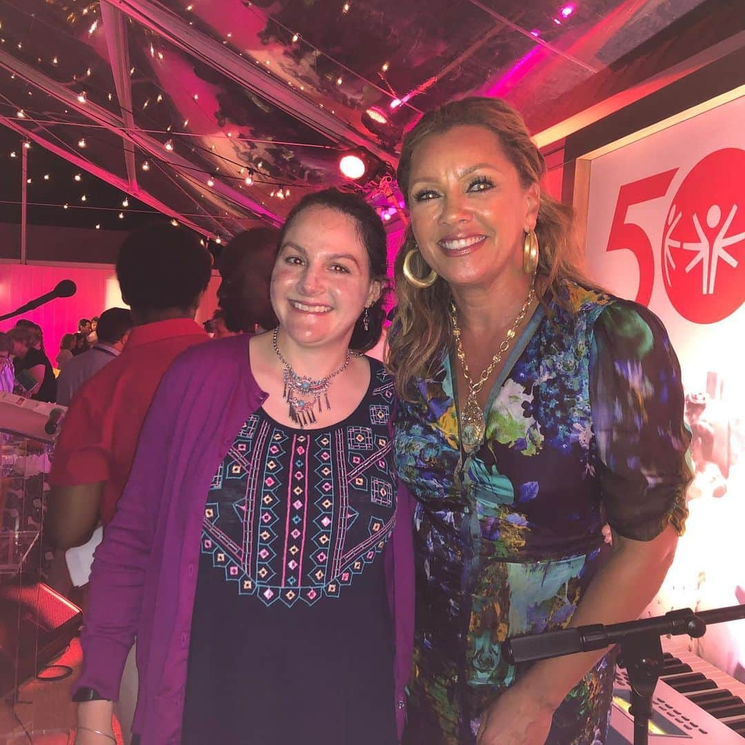 ヴァネッサ・ウィリアムスさんのインスタグラム写真 - (ヴァネッサ・ウィリアムスInstagram)「#aboutlastnight Sang hits & joined by @specialolympics Hawaiian athlete Renee Manfredi to close out a very special evening highlighting #inclusion @timothyshriver always leading the way with @robinrobertsgma hosting. Inspiring to be a part this movement since 1992 #specialolympics」7月22日 0時28分 - vanessawilliamsofficial