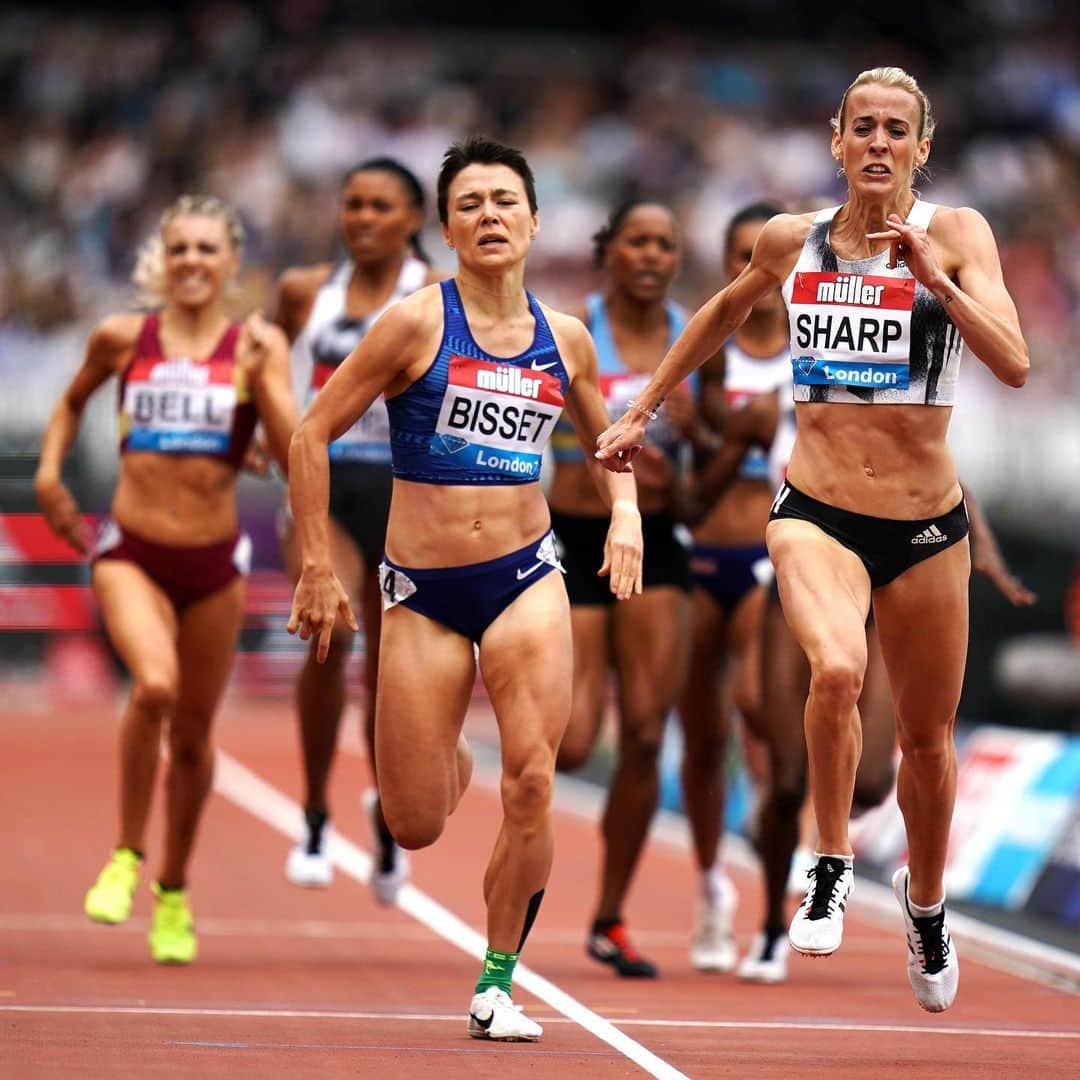 リンジー・シャープのインスタグラム：「Nothing beats that winning feeling 🙏🏼💙 even better in front of a beautiful British crowd 😻1.58.61 seasons best and my fastest ever time on British soil 🇬🇧」