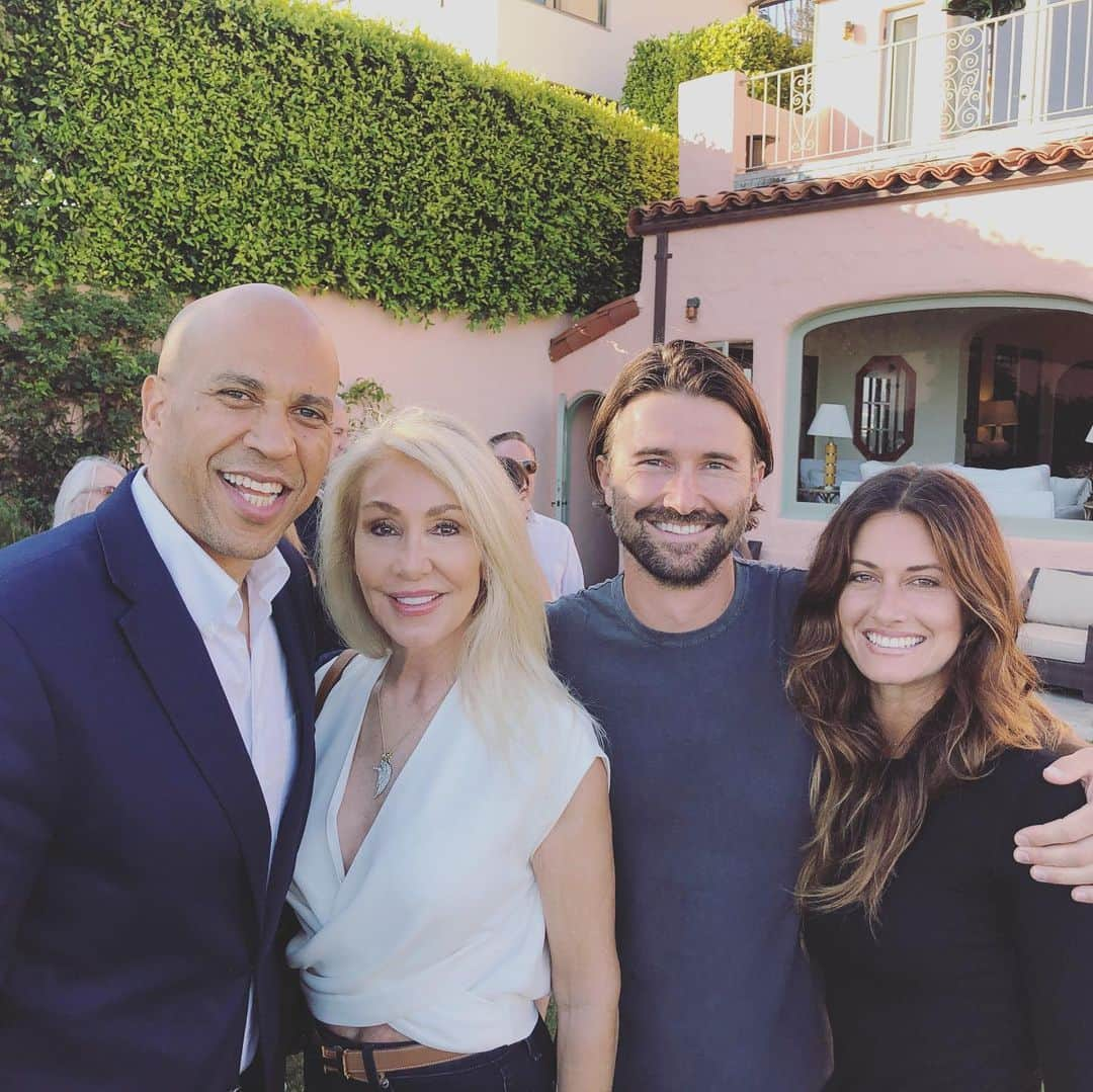 ブランドン・ジェンナーさんのインスタグラム写真 - (ブランドン・ジェンナーInstagram)「About a year ago I heard @corybooker on the @timferriss podcast.  I have been carrying some of the wisdom shared in that conversation with me ever since. “In any given moment, we are far more powerful than we give ourselves credit for.” Or “The only thing we truly leave behind in this life is the love and service we have shown to others.” His words have inspired me to be a better father, member of my community and even more hopeful for our society and its future.  Last night I had the privilege of listening to this wonderful man speak at a small gathering close to home.  Everyone was left with tears in their eyes and the belief that not only are we capable of helping to make other people’s lives better but that it is our responsibility to do so.  Regardless of political party or personal beliefs, I’d recommend taking some time to get to know who this person is and what fuels his passion in his unrelenting quest to make our world a better place.  This is a man who recognizes that he has gotten to where he is in life because of the few brave individuals who stood up for him along the way.  He now dedicates his life to paying that forward. ✌️💪❤️」7月22日 0時38分 - brandonjenner