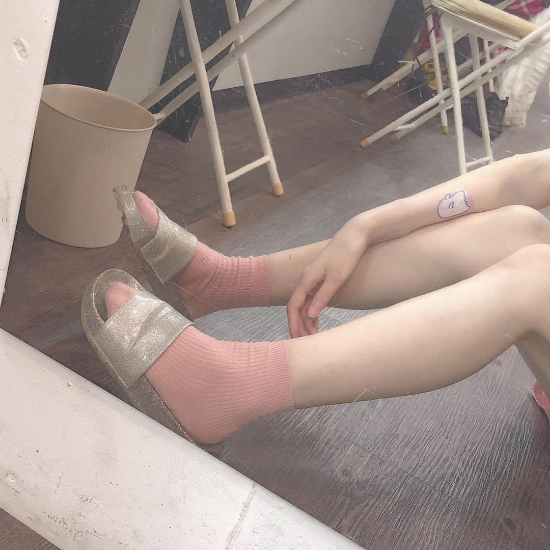 百瀬怜のインスタグラム：「今日はありがとうございました！ また明日ちあーずあげます！ 新グッズ完売もありがとう🍠( '-' 🍠 )ｲﾓ  #サンダル」