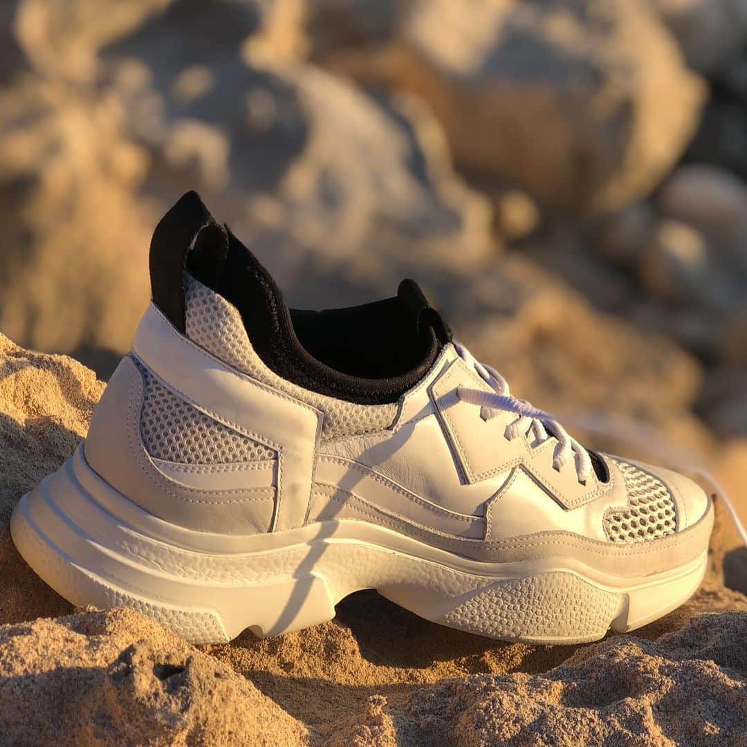 ブルーノボルデーゼさんのインスタグラム写真 - (ブルーノボルデーゼInstagram)「PULSAR in white leather with light running sole from @brunobordese_official #SALES . . www.brunobordese.com . . . . . . .  #brunobordese #shoesoftheday #shoes #sneakers #runnershoes #footwear #white #leather #black #sock #mesh #iconicshoes #shoes #igsneakers #igshoes #shoesdesign #sneakerstyle #shoesaddict #sneakersaddict #sneakersoftheday #instashoes #shoelover #fashionshoes #italianshoes #italiansneakers #luxury #special #ibiza」7月22日 0時47分 - brunobordese_official