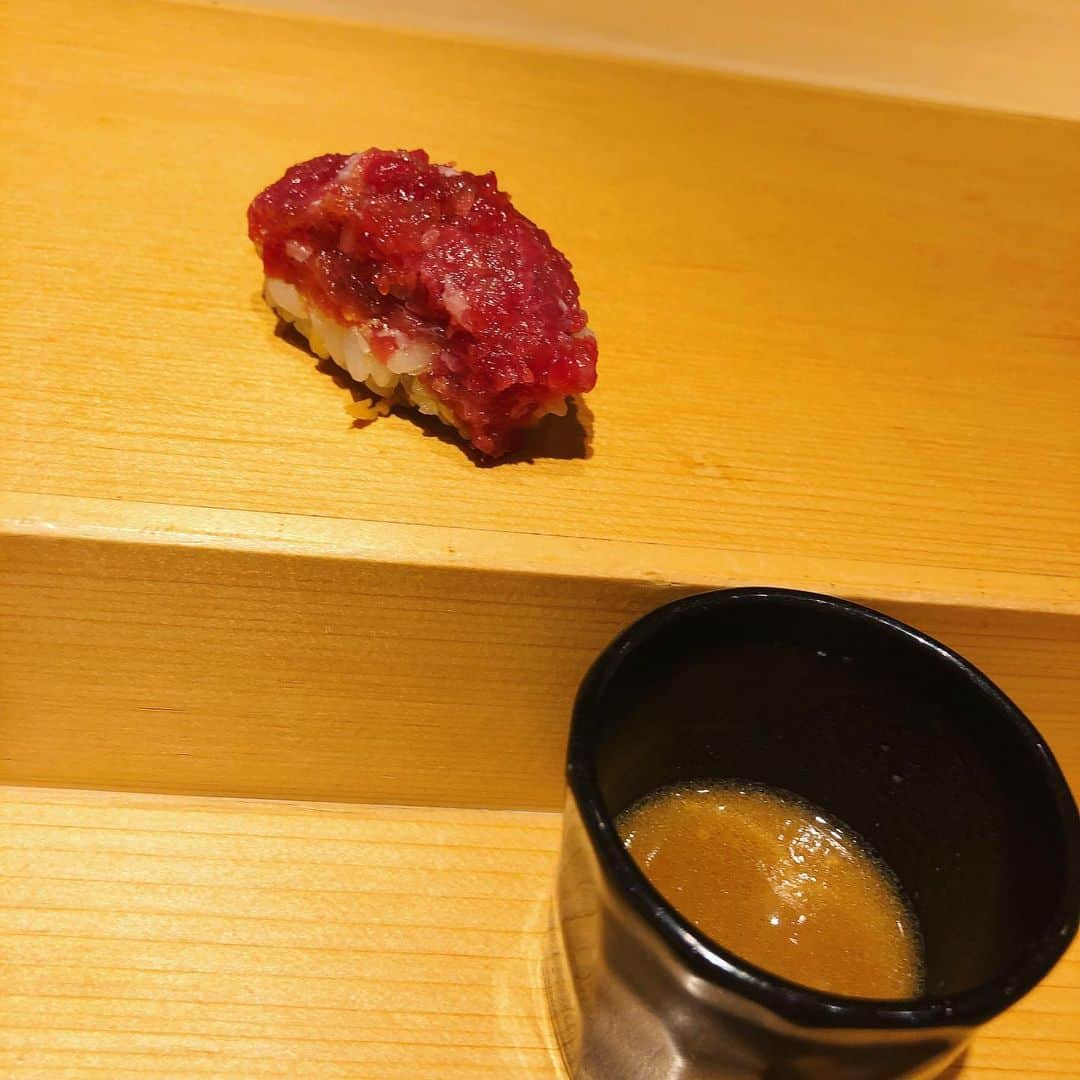 浦田麻緖さんのインスタグラム写真 - (浦田麻緖Instagram)「秦野よしきさん🍣  初訪問だったけど、気さくな大将が沢山お話しして下さいました😊素敵な空間です🍶  美味しゅうございました❗️❗️ #秦野よしき #鮨 #麻布十番 #気さくな大将 #和 #日本 #グルメ #美味しいお店」7月22日 11時42分 - mao.urata