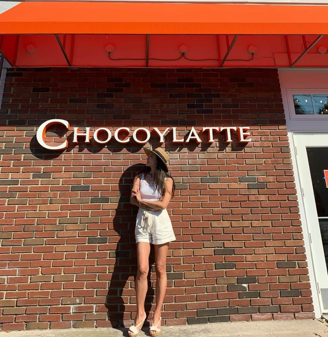 和央ようかさんのインスタグラム写真 - (和央ようかInstagram)「Congrats Kelly and Ken for great opening of @chocoylattegourmet 🍫🧁🥤🍪 Too yammy 🍫😝 間もなくグランドオープンのステキなチョコやケーキのお店に😝🍫🍪🧁 オーナーの秘密のレシピや想いが沢山のお店😘 美味しかった😘  #takakonystylin🍎  #yokawao #nylife #今日は暑過ぎた💦」7月22日 10時25分 - yokawao0215