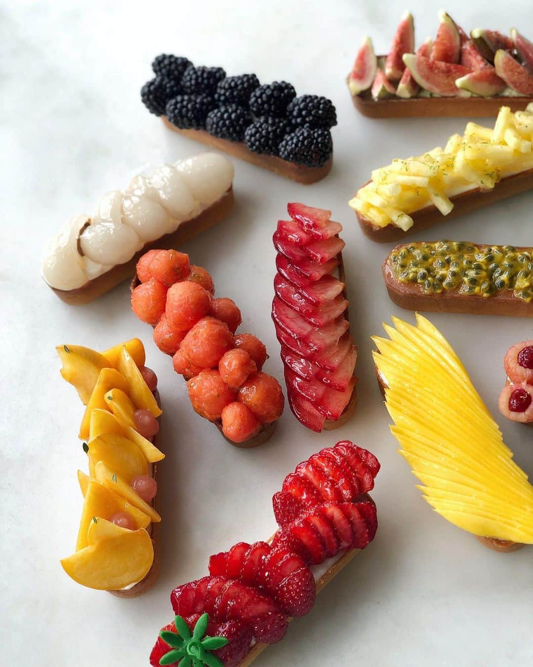 DOMINIQUE ANSEL BAKERYさんのインスタグラム写真 - (DOMINIQUE ANSEL BAKERYInstagram)「Tomorrow, we transform our entire pastry case in Soho into Summer Marché for just one week (Mon 7/22-Sun 7/28), our very own farmers market fruit stand full of 11 different summer fruit tarts. Think: Maradol papayas, Champagne mangoes, golden pineapples from Costa Rica, Harry’s Berries strawberries from southern California, fresh rambutans, pink ombré-hues rosé raspberries, “Peach Pie” Donut peaches, red pluots from a 5th generation farm in Kingsburg, California, and more. See you all there. (Our New York Collection pastries will be back next week on 7/29 for the rest of summer) 😎🍓🍑🍍🥭🍊🍋🍈 #SummerMarche #DominiqueAnselBakery」7月22日 10時33分 - dominiqueansel