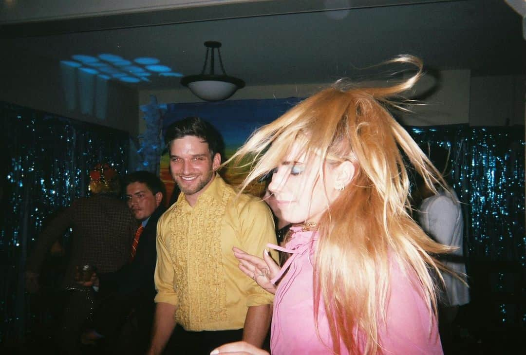 ゾージア・マメットさんのインスタグラム写真 - (ゾージア・マメットInstagram)「@tennisinc threw a prom. @johnakite_ and I went. We made out under the bleachers after the dance and he gave me his letterman jacket so that was groovy. Everyone had the best time. 📸 @frankly_tattoo」7月22日 10時48分 - zosiamamet