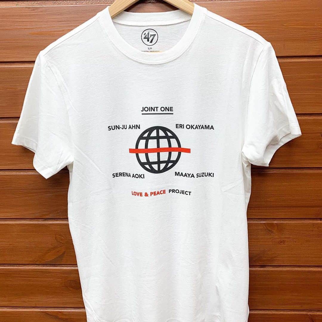 鈴木麻綾さんのインスタグラム写真 - (鈴木麻綾Instagram)「私が所属しているマネジメント会社にて、チャリティーTシャツを製作し、オフィシャルウェブショップで販売いたします🤩❣️ このTシャツの収益金は全て福岡市のNPO法人『次世代のチカラFUKUOKA』を通じてお米を購入し、アジア諸国の恵まれない子供たちの食糧として寄付させていただきます❗️ Tシャツにはマネジメント契約選手のネームが入っており、未来ある子供達の力になりたい、幸せになってほしいという みんなの気持ちが一つになったTシャツです😊  私たちの想いにご賛同いただき、Tシャツ製作のご協力いただきました’47様、本当にありがとうございました🙇‍♀️ ご賛同、ご協力していただける皆様、詳しくは、「JOINT ONE OFFICIAL WEB SHOP」と検索してください。 ＃チャリティー #Tシャツ #次世代のチカラFUKUOKA #LOVE & PEACE #47 様 #フォーティーセブン　様 #アンソンジュ　プロ #岡山絵里　プロ #青木瀬令奈　プロ #鈴木麻綾　プロ #JOINTONE」7月22日 10時48分 - maaya_official87